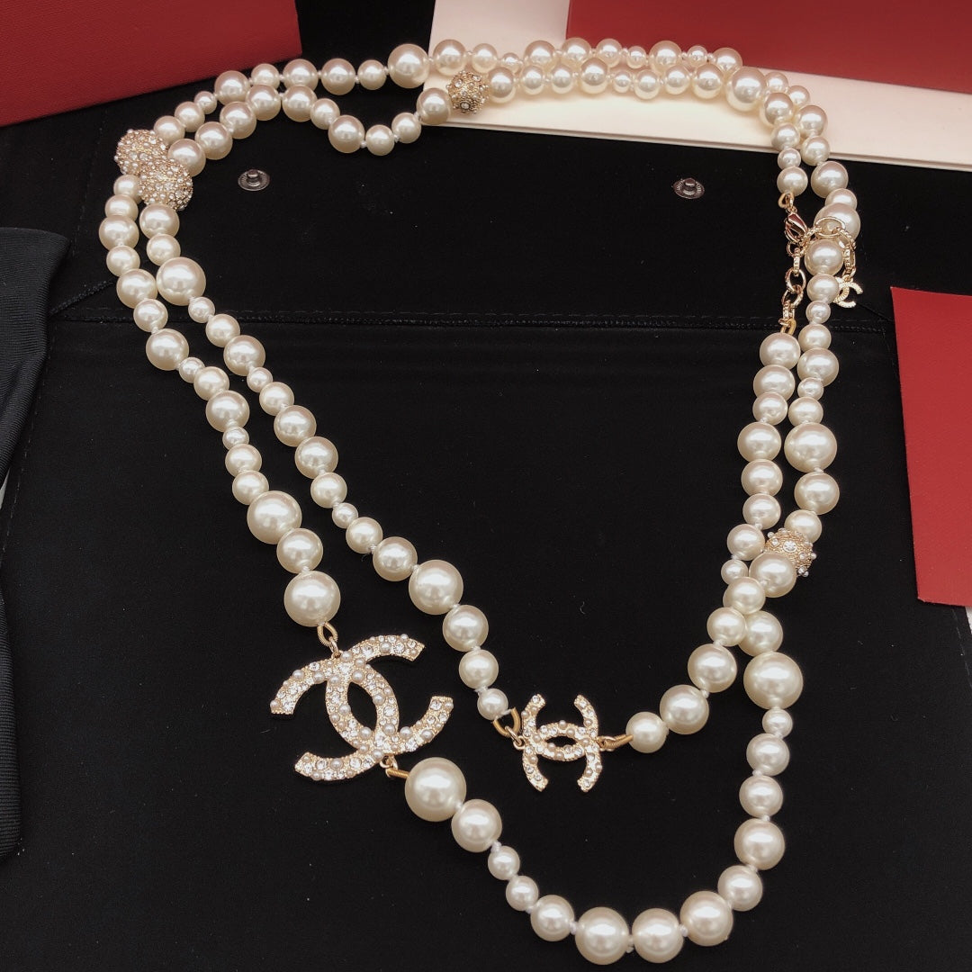 Pearl Pearl-Detail Pendant Necklace – Pearl Detail – Design 038 side detail