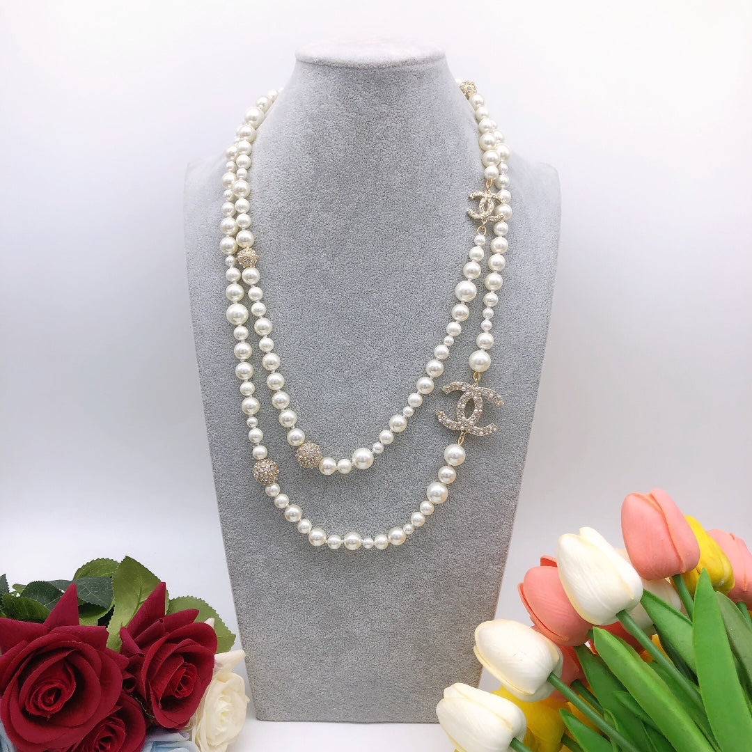 Pearl Pearl-Detail Pendant Necklace – Pearl Detail – Design 038 detail view