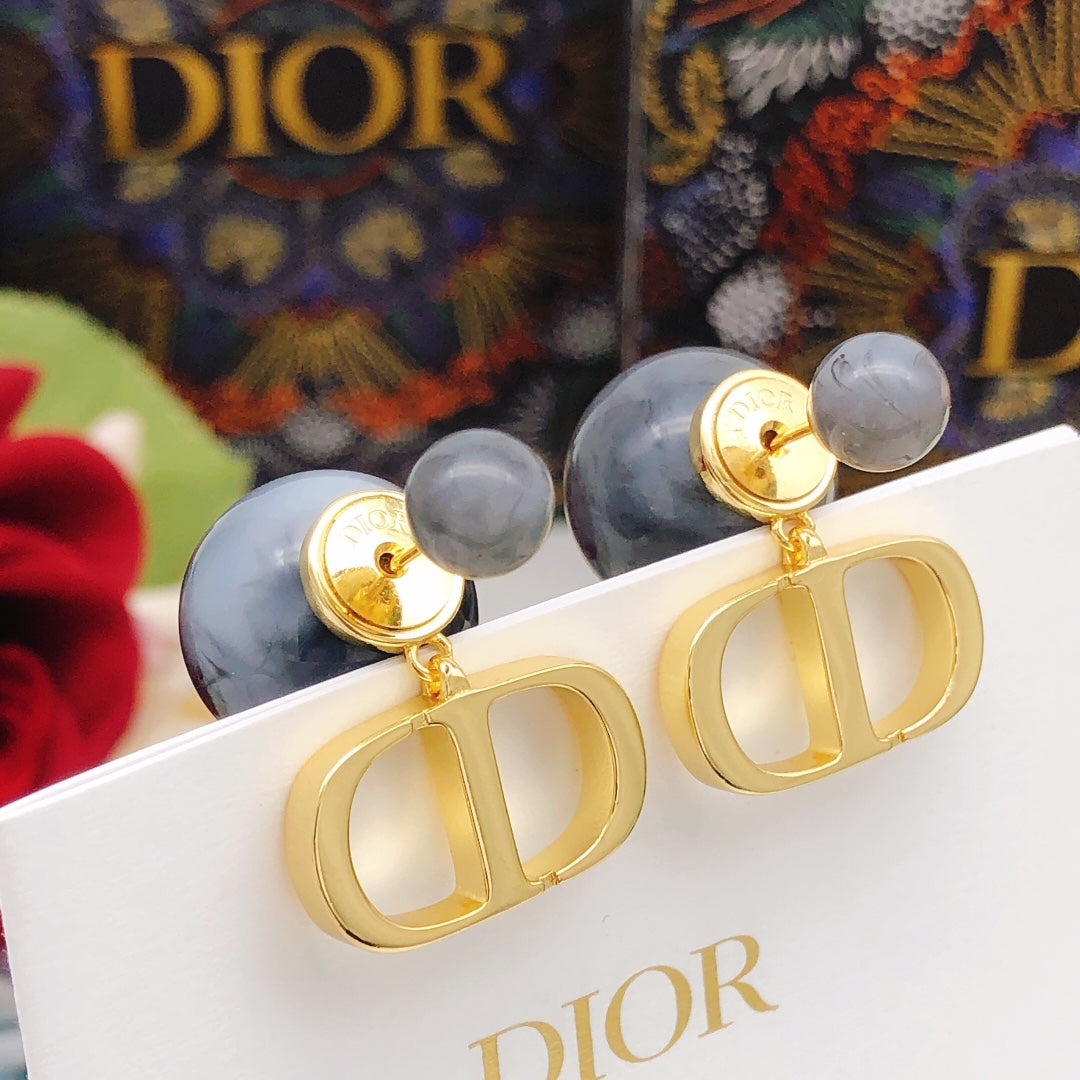 Pearl-Style Motif Stud Earrings in Polished Metal-Tone with Pearl-Style Detail – Design 006 main product view