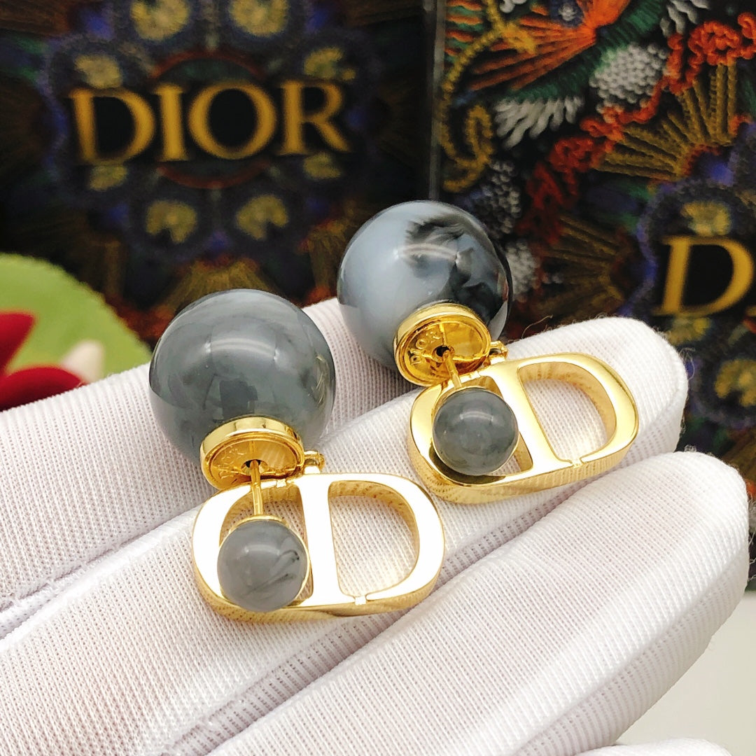 Pearl-Style Motif Stud Earrings in Polished Metal-Tone with Pearl-Style Detail – Design 006 side detail