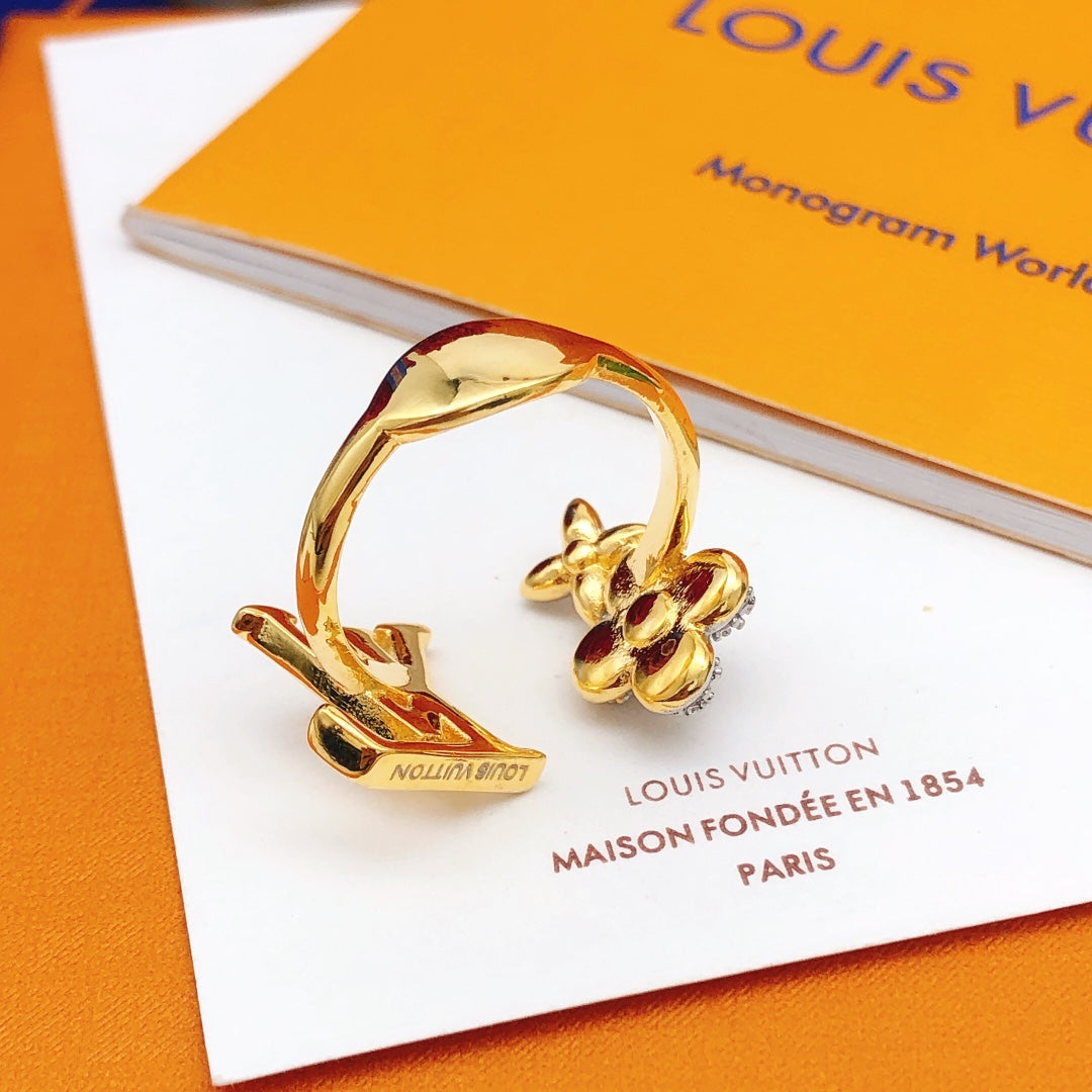 Geometric Emblem Statement Ring in Gold-Tone – Design 012 close-up detail