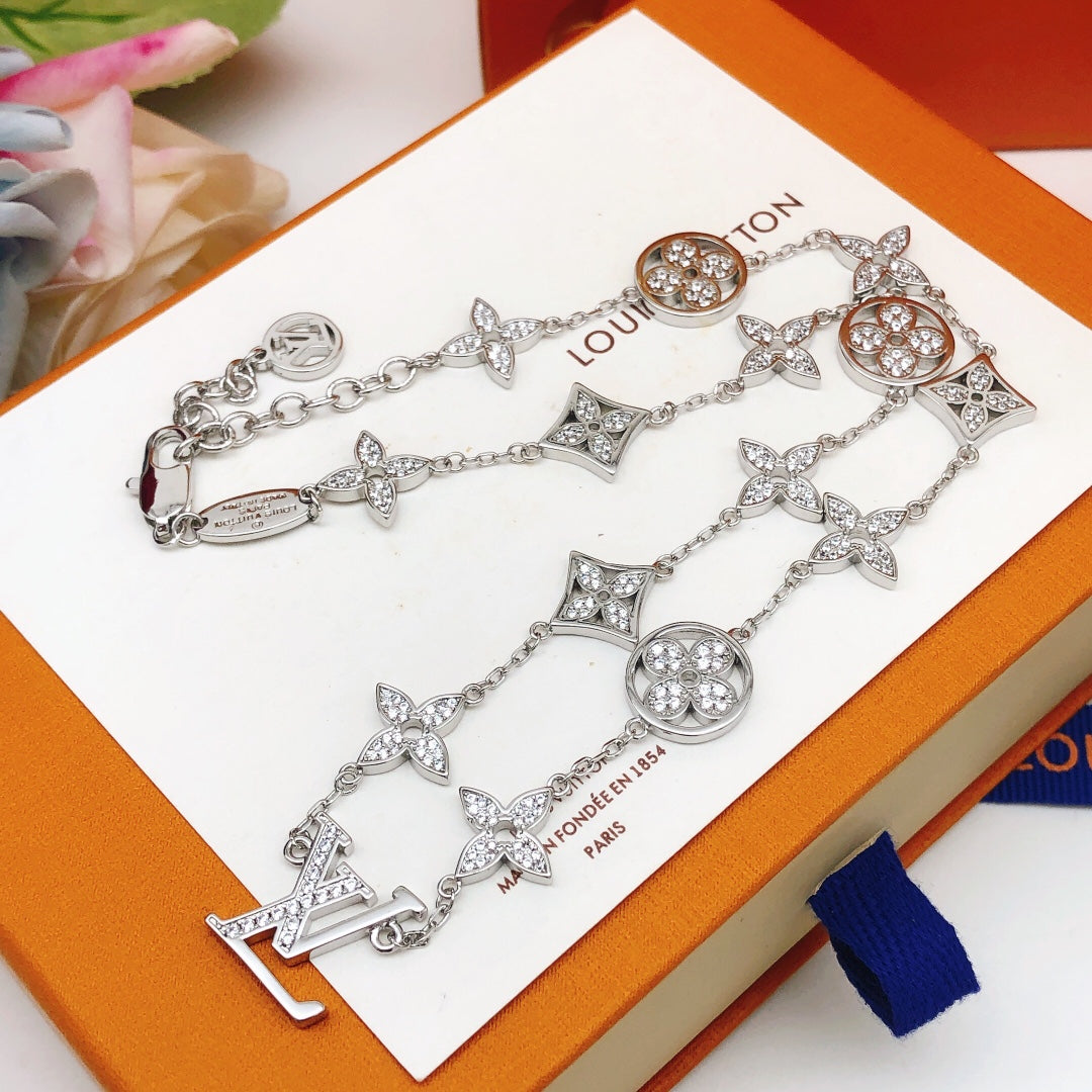 Geometric Emblem Pendant Necklace in Silver-Tone – Silver Detail – Design 004 detail view