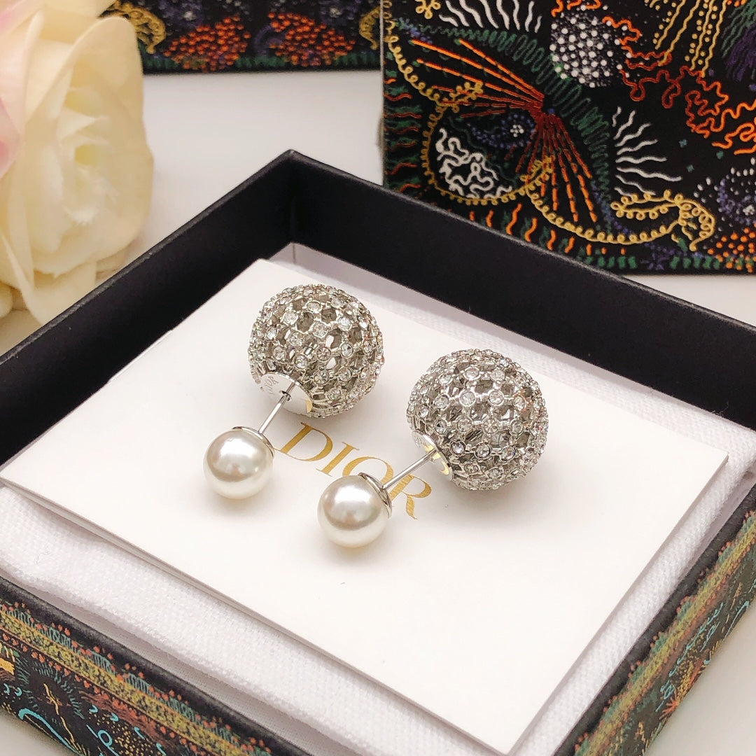 Sculptural Stud Earrings in Silver-Tone with Crystal-Style Accents – Design 001 detail view
