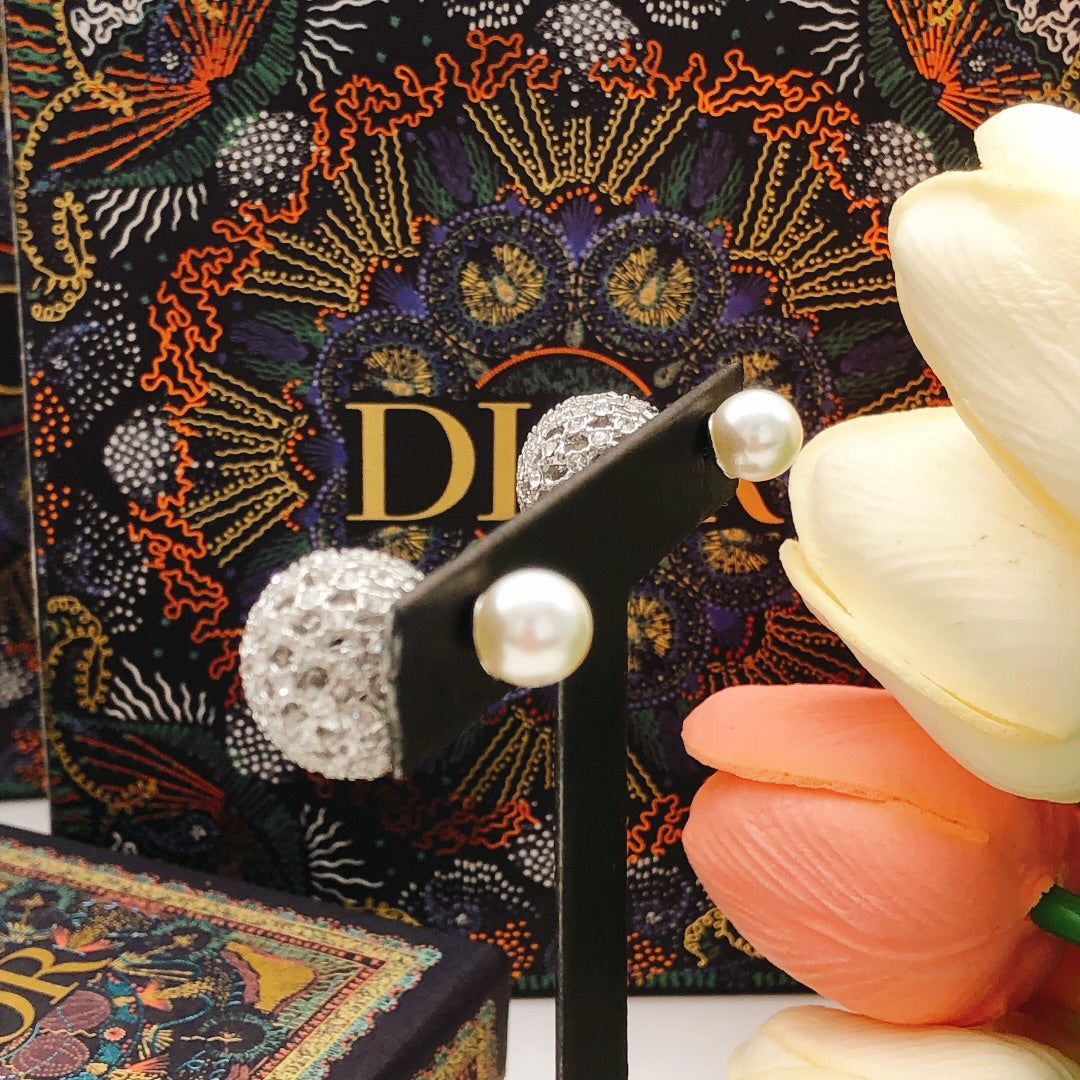 Sculptural Stud Earrings in Silver-Tone with Crystal-Style Accents – Design 001 detail view