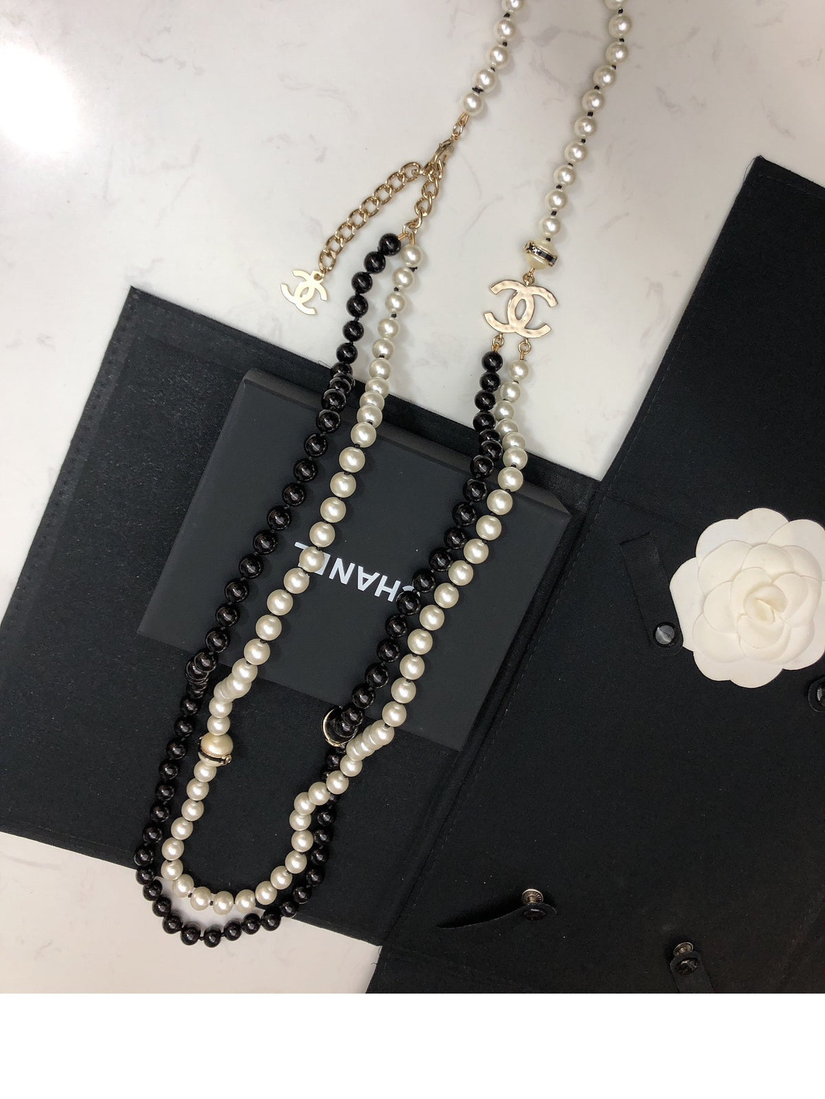 Pearl Pearl-Detail Pendant Necklace – Pearl Detail – Design 012 side detail