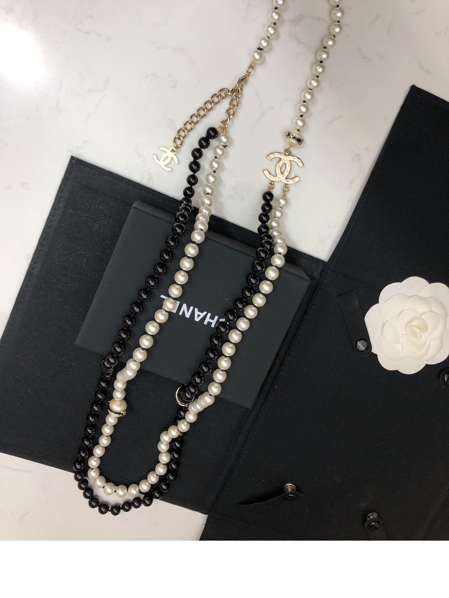 Pearl Pearl-Detail Pendant Necklace – Pearl Detail – Design 012 side detail
