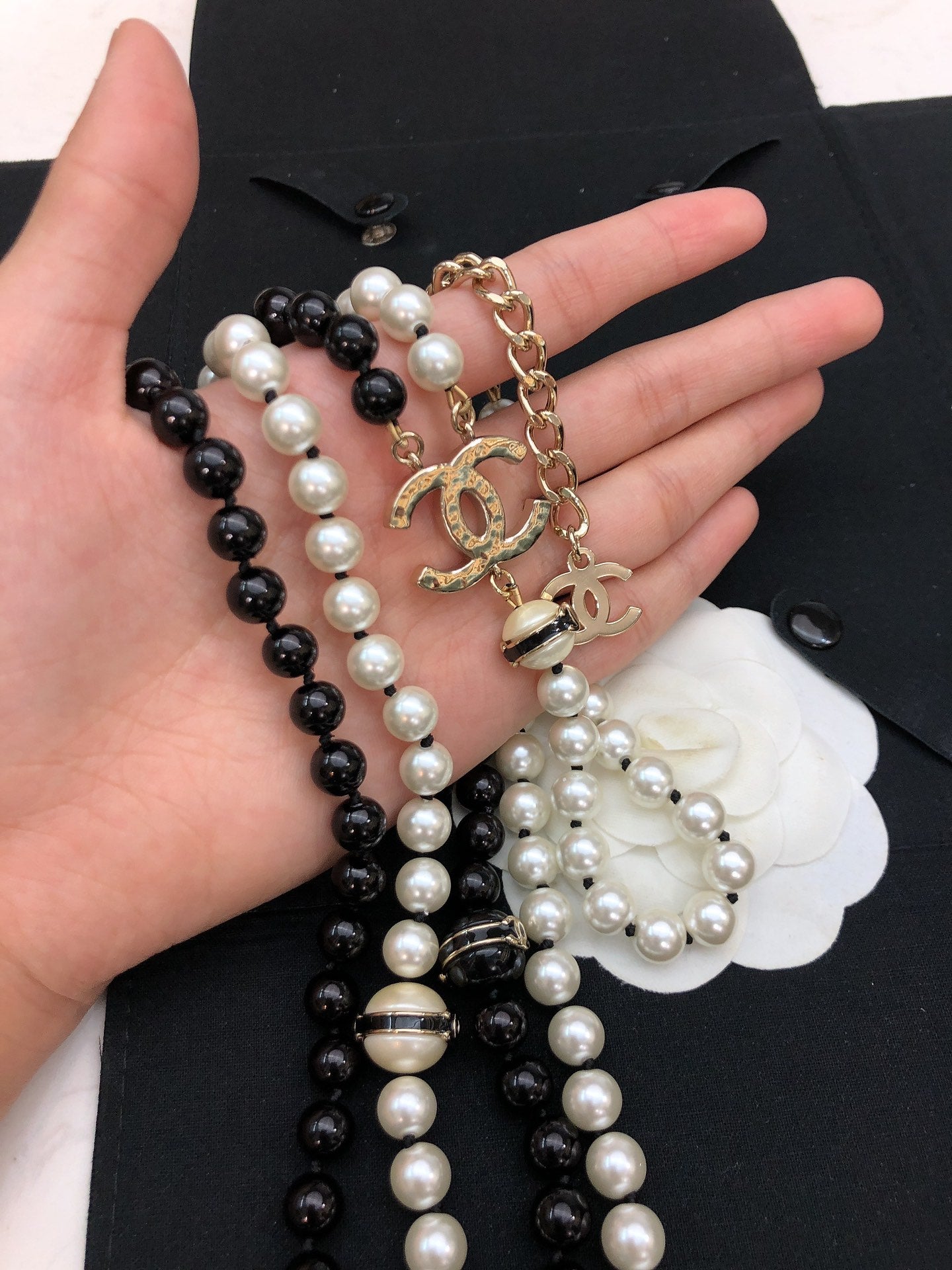 Pearl Pearl-Detail Pendant Necklace – Pearl Detail – Design 012 main product view