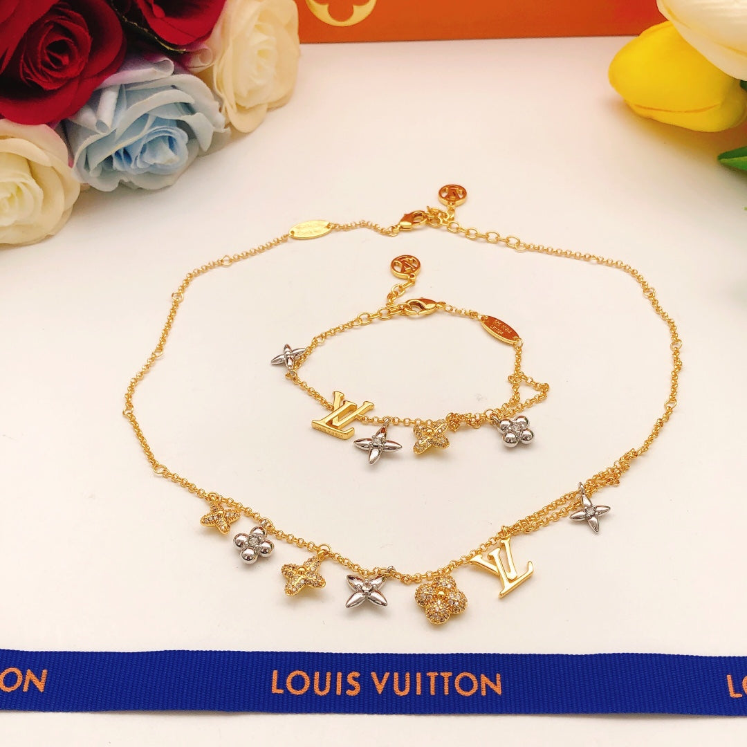 Geometric Emblem Bracelet in Gold-Tone – Design 057 close-up detail