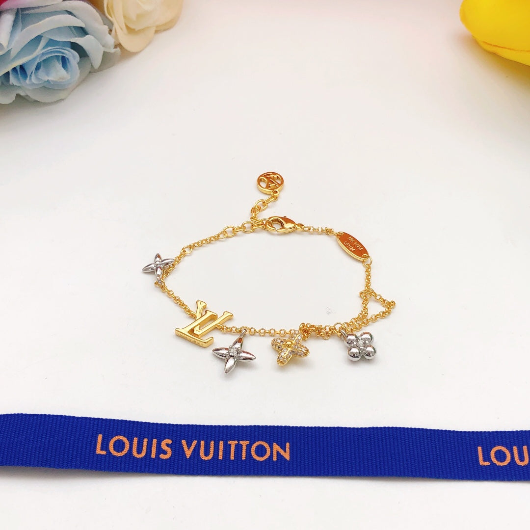 Geometric Emblem Bracelet in Gold-Tone – Design 057 side detail