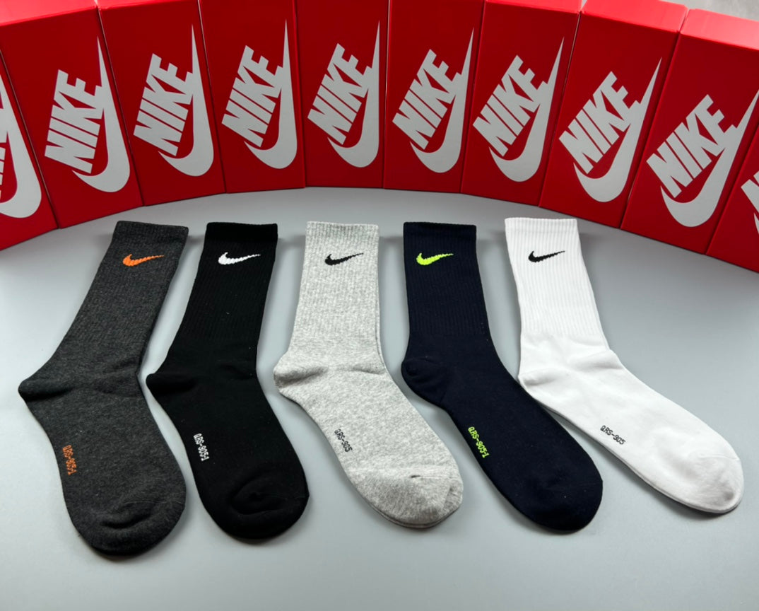 Nike Colourful Swoosh Details Crew Socks