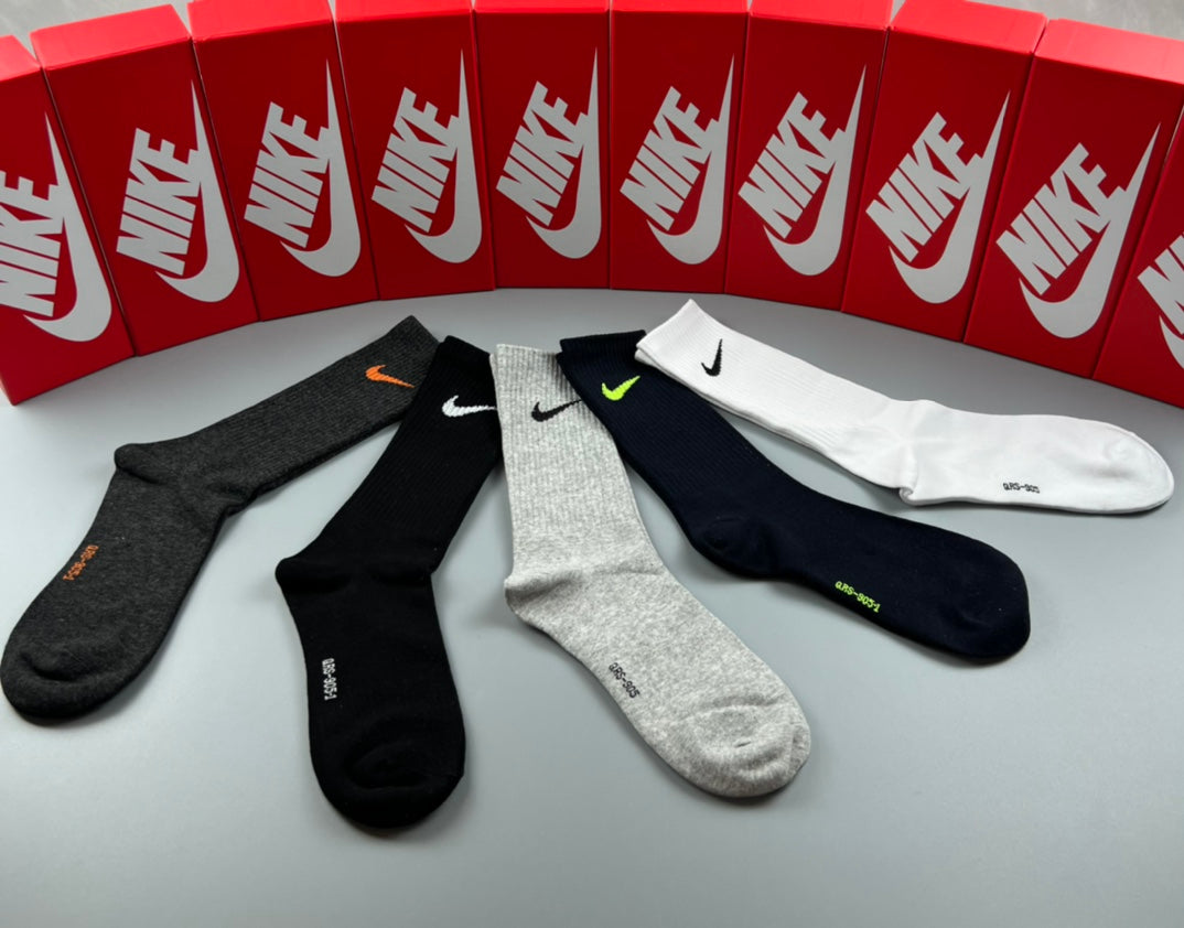 Nike Colourful Swoosh Details Crew Socks