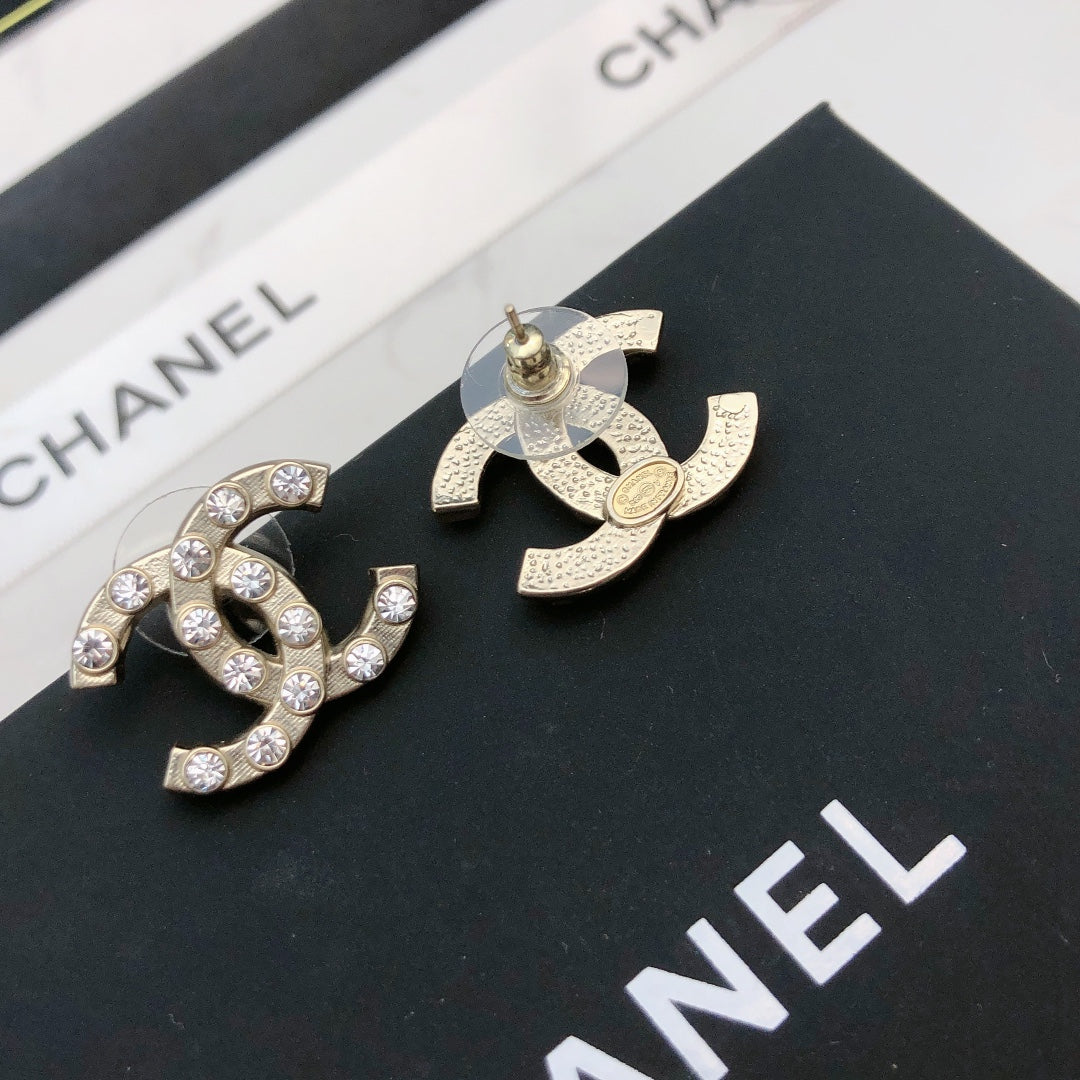 Heart Stud Earrings in Polished Metal-Tone – Heart Detail – Design 003 close-up detail