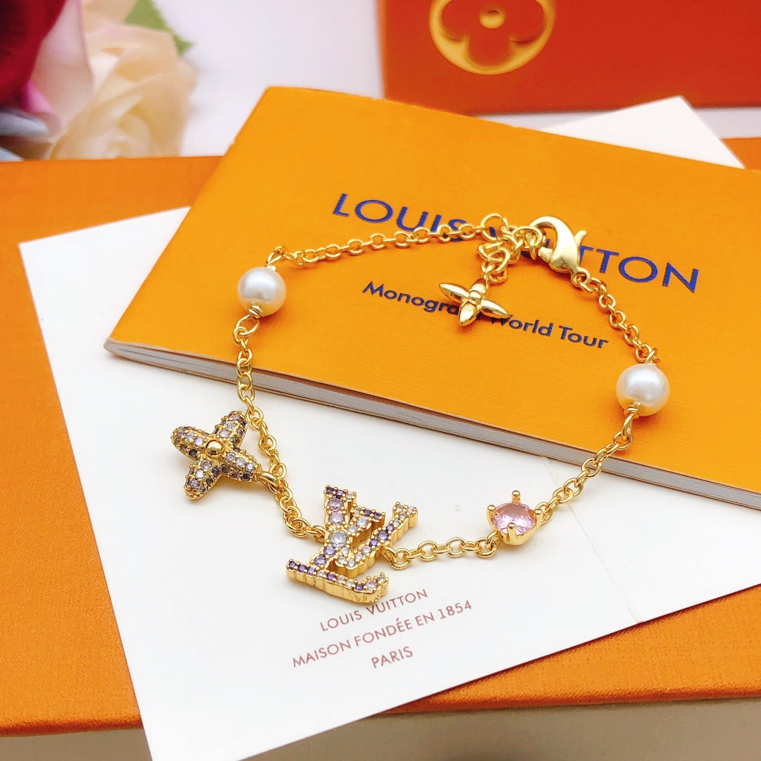 Geometric Emblem Bracelet in Gold-Tone – Design 020 detail view