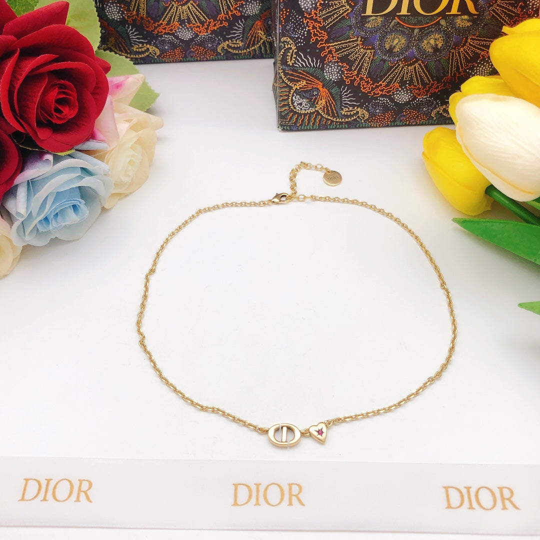 Heart Motif Pendant Necklace in Polished Metal-Tone – Design 012 detail view