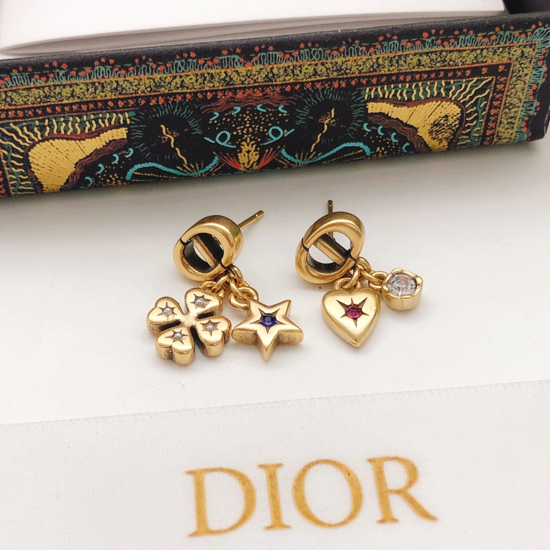 Heart Motif Stud Earrings in Polished Metal-Tone – Design 001 close-up detail