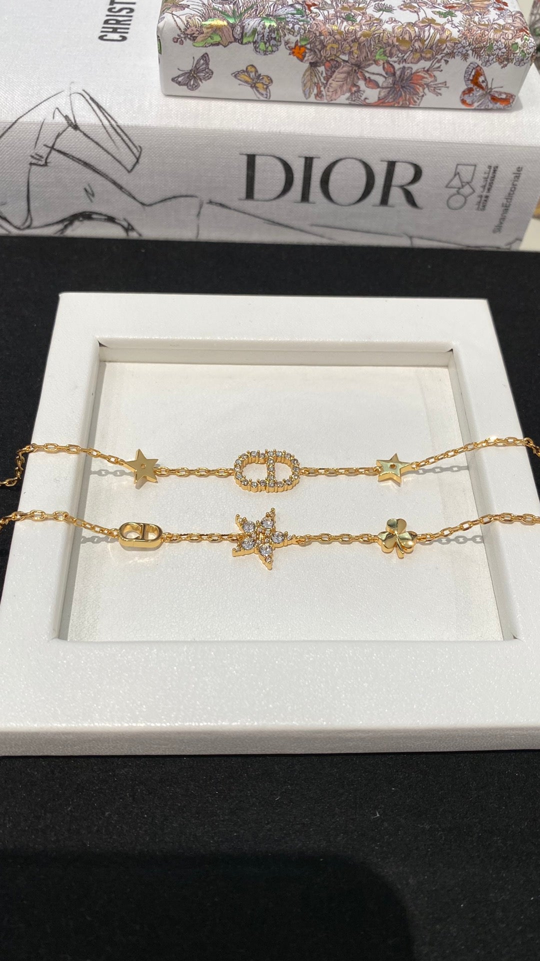 Star Motif Statement Bracelet in Polished Metal-Tone – Design 001 detail view