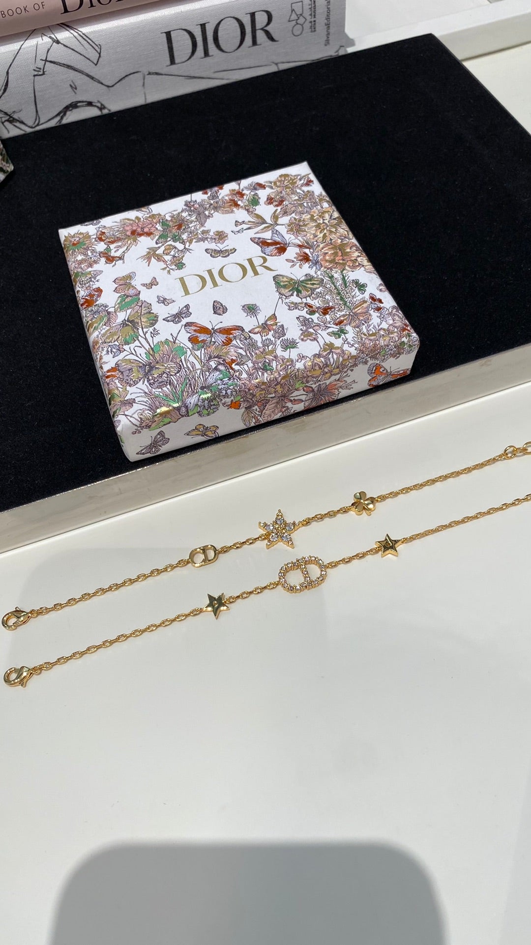 Star Motif Statement Bracelet in Polished Metal-Tone – Design 001 side detail