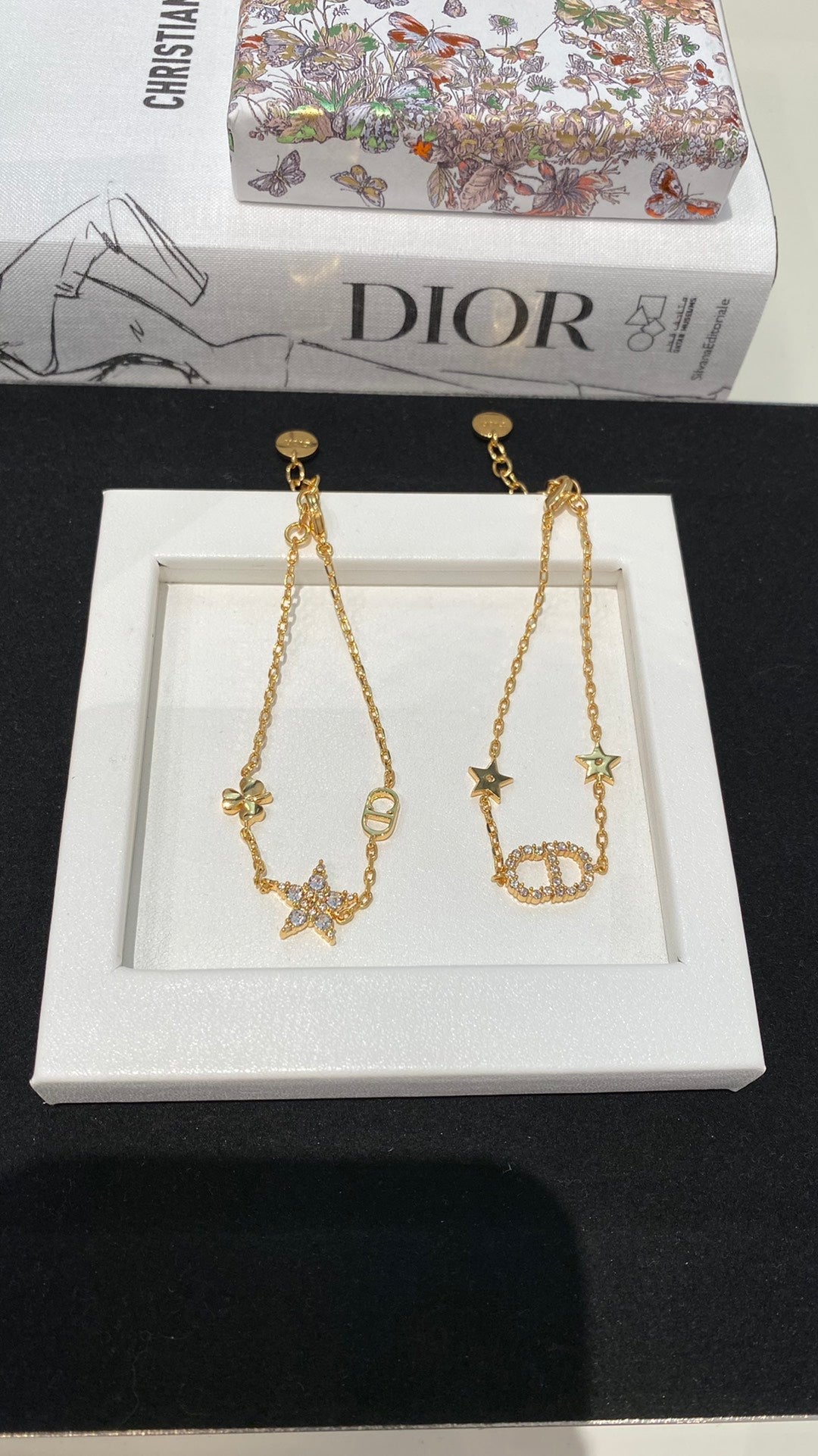 Star Motif Statement Bracelet in Polished Metal-Tone – Design 001 close-up detail