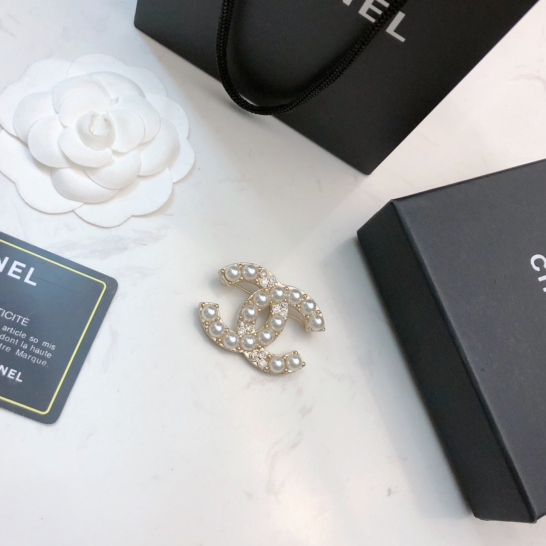 Signature Emblem Brooch in Polished Metal-Tone – Design 034 main product view