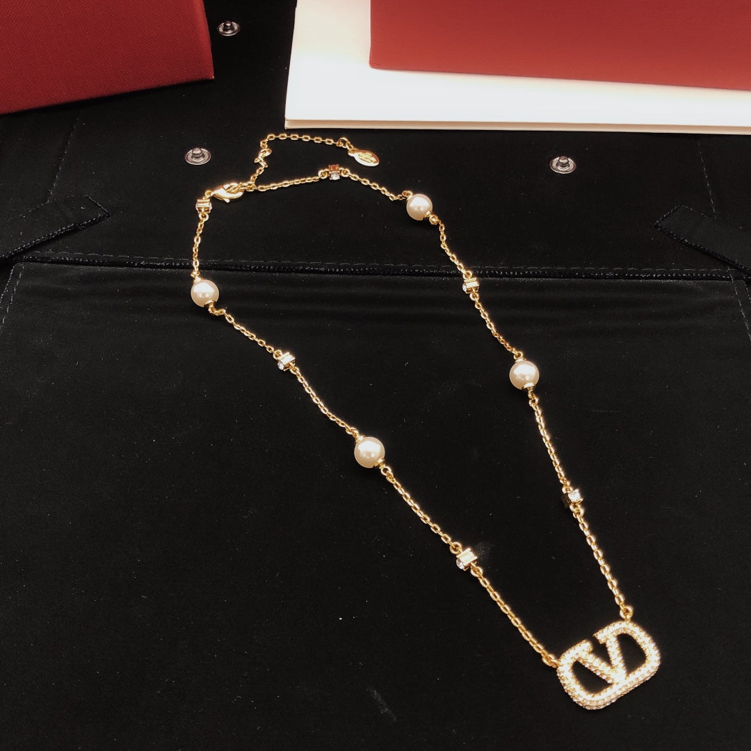 Signature Emblem Pendant Necklace in Gold-Tone – Design 02 side detail