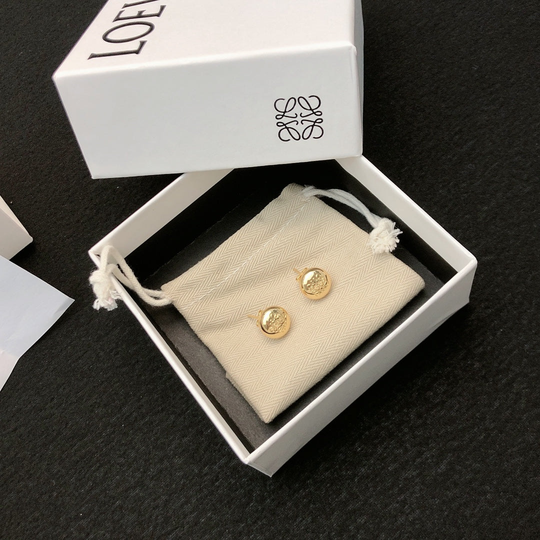 Floral Motif Stud Earrings in Gold-Tone – Design 02 detail view