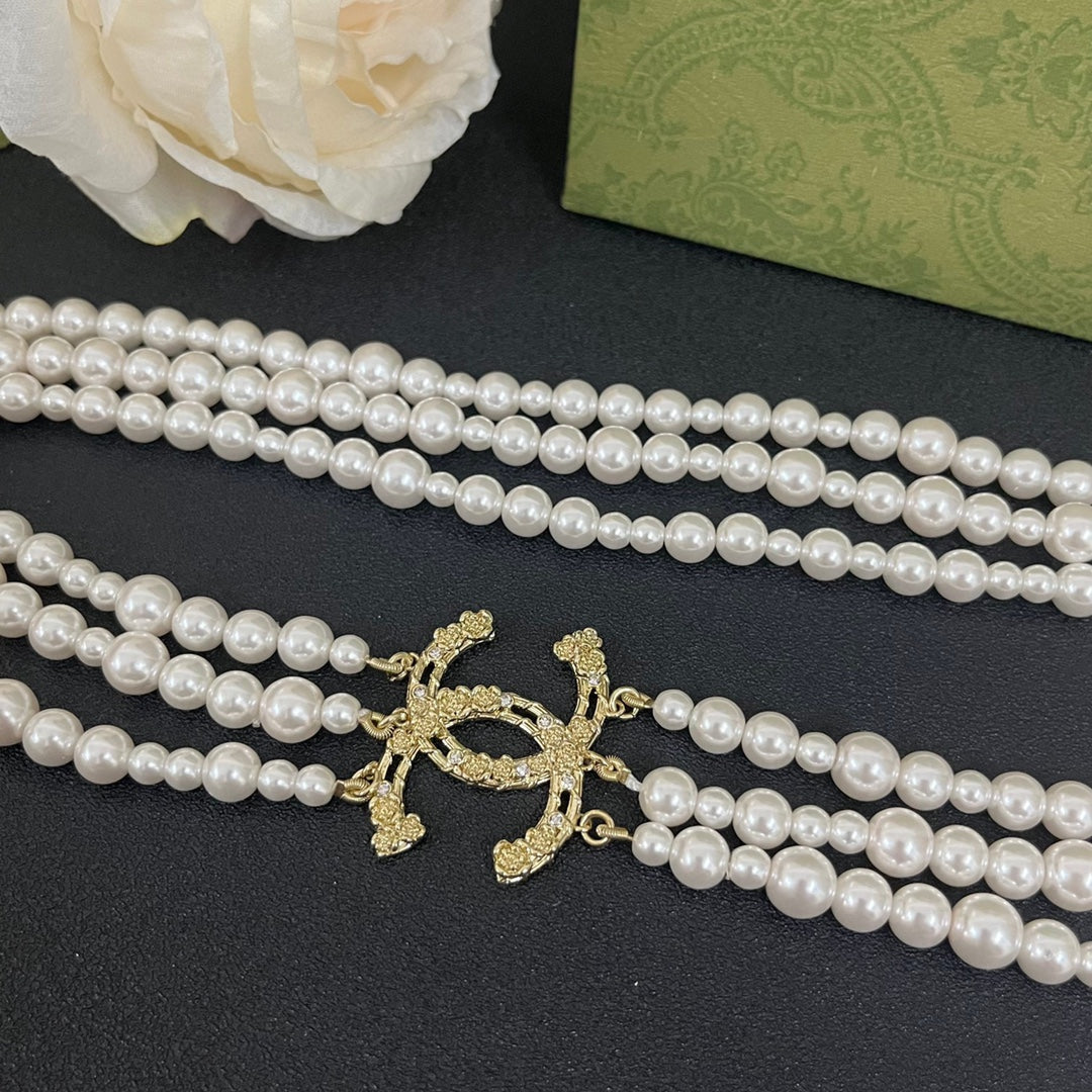 Pearl Pearl-Detail Pendant Necklace – Pearl Detail – Design 060 close-up detail