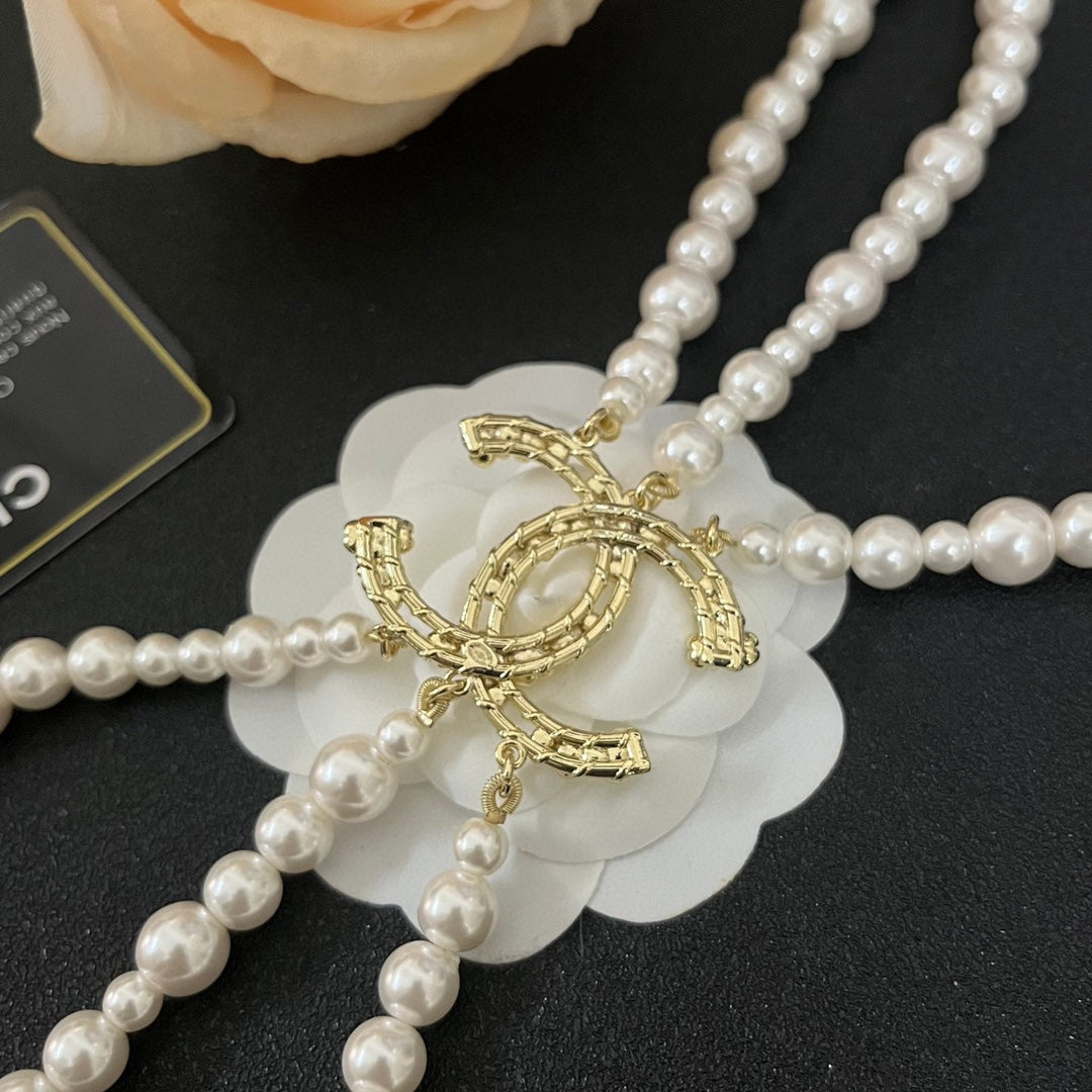 Pearl Pearl-Detail Pendant Necklace – Pearl Detail – Design 060 side detail