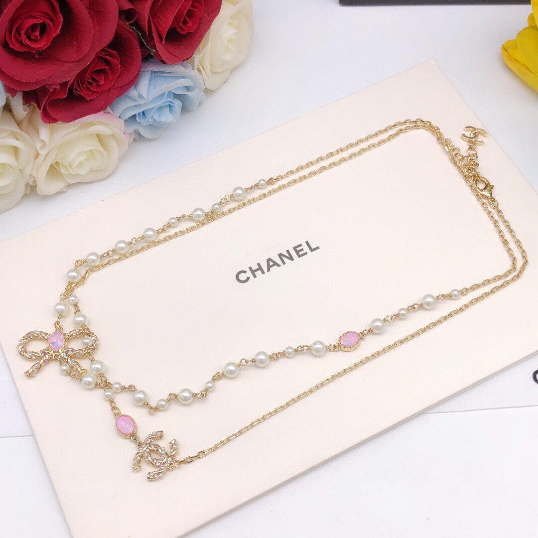 Bow Pearl-Detail Pendant Necklace – Pearl Detail – Design 009 side detail