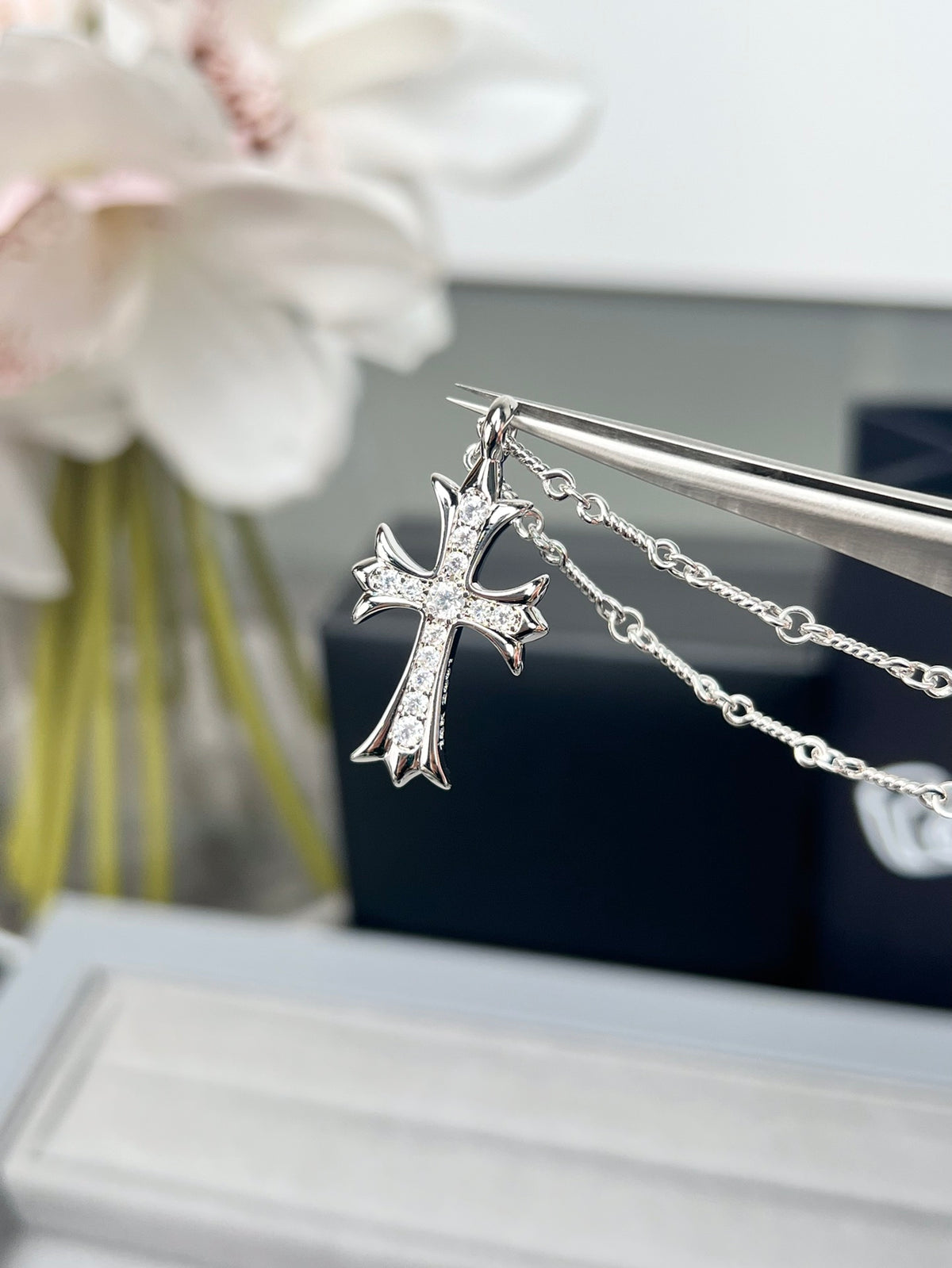 Double Cross Pendant Necklace in Metal-Tone – Design 01 side detail
