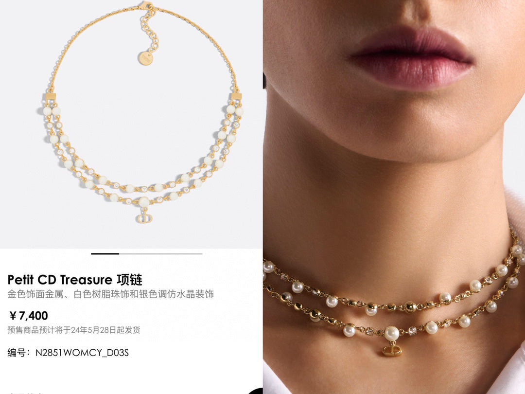 Pearl-Style Motif Pendant Necklace in Silver-Tone with Pearl-Style Detail – Design 002 close-up detail