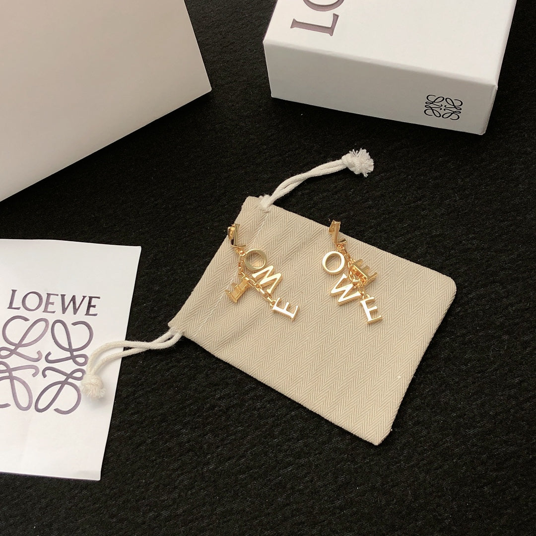 Floral Motif Stud Earrings in Gold-Tone – Design 03 close-up detail