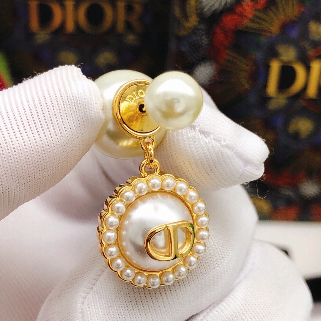 Pearl-Style Motif Jewelry Accessory in Polished Metal-Tone with Pearl-Style Detail – Design 003 side detail