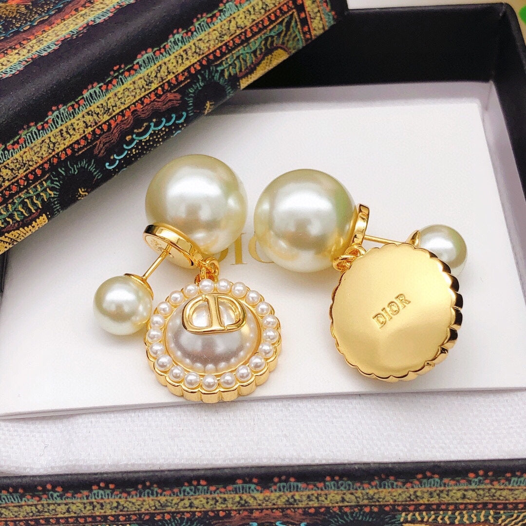 Pearl-Style Motif Jewelry Accessory in Polished Metal-Tone with Pearl-Style Detail – Design 003 side detail