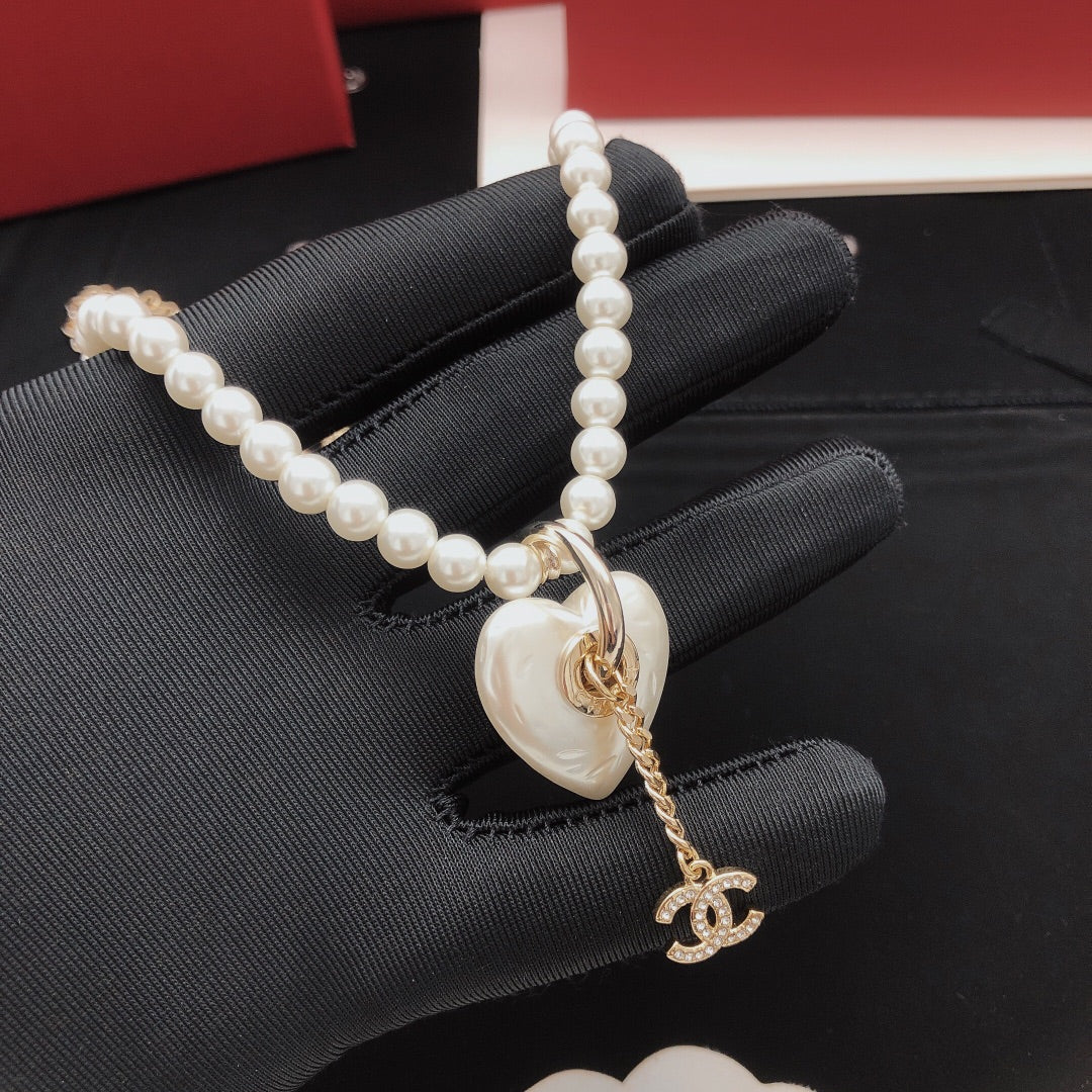 Heart Pearl-Detail Pendant Necklace – Pearl Detail – Design 003 side detail