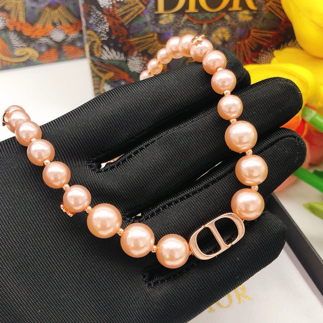 Pearl-Style Motif Pendant Necklace in Rose-Gold-Tone with Pearl-Style Detail – Design 001 detail view