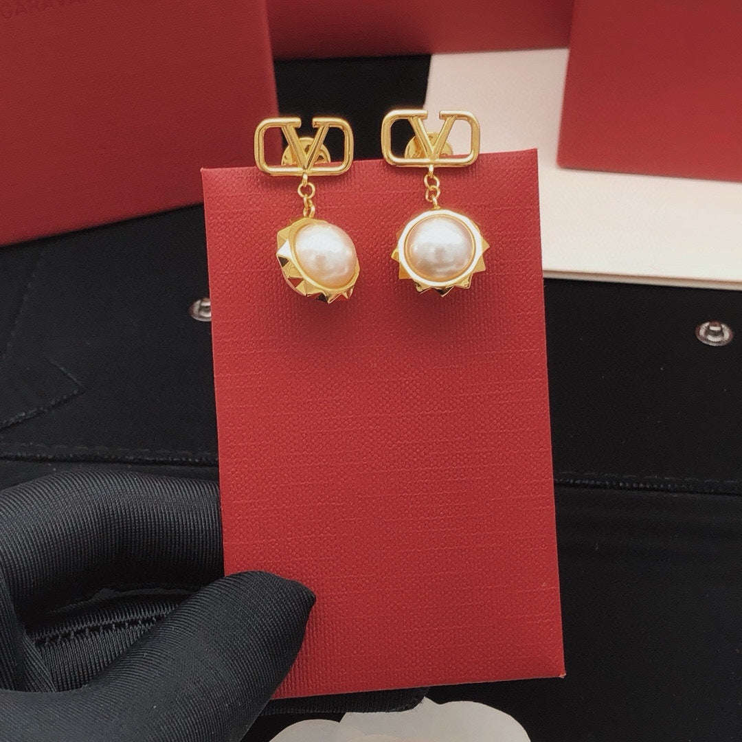 Signature Emblem Pearl-Detail Stud Earrings – Design 02 front view