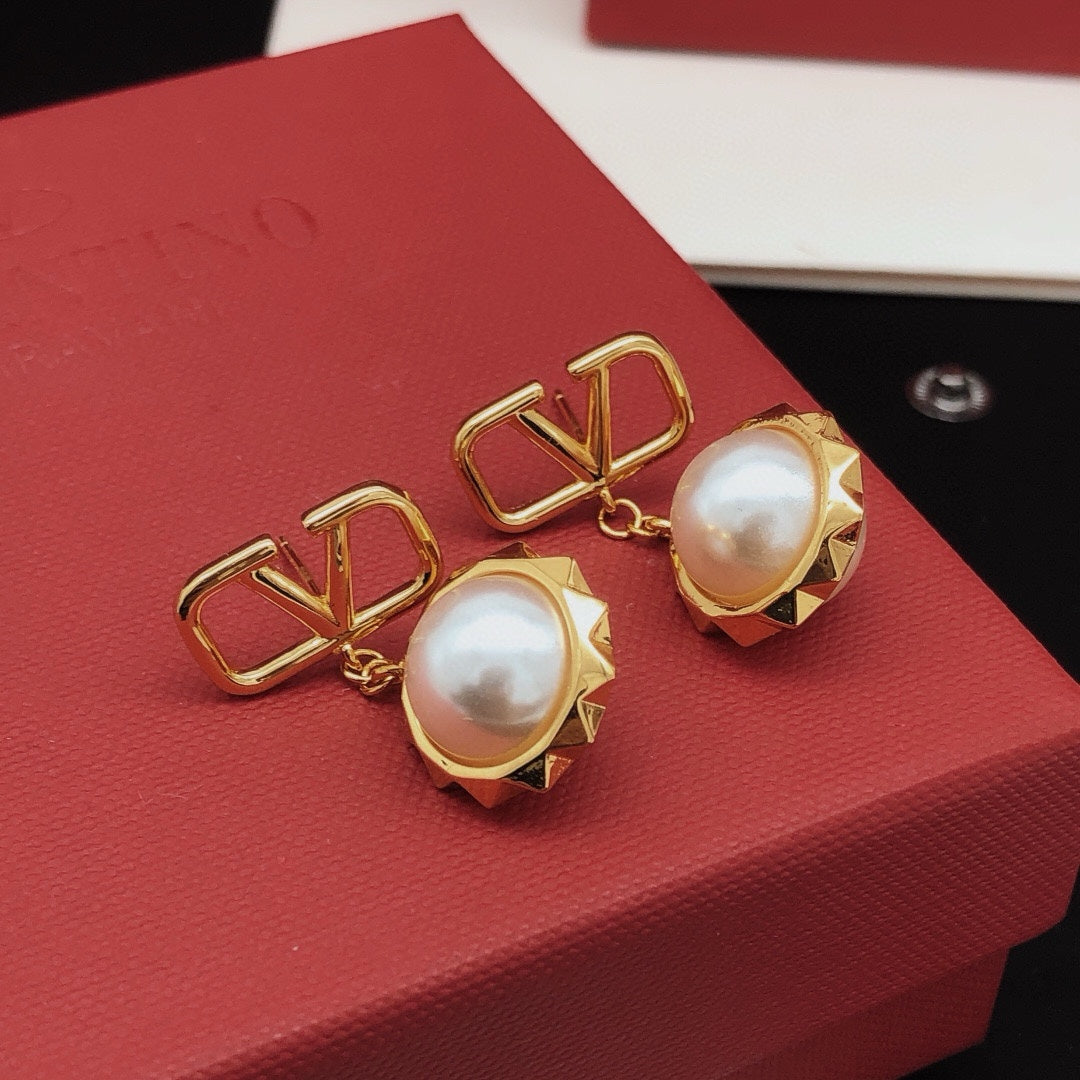 Signature Emblem Pearl-Detail Stud Earrings – Design 02 detail view