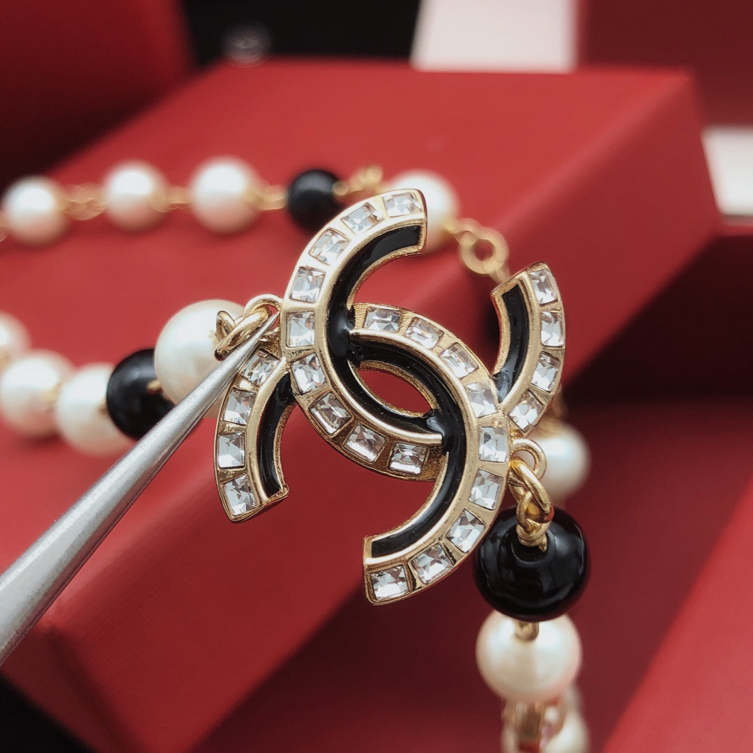 Pearl Pearl-Detail Pendant Necklace – Pearl Detail – Design 016 main product view
