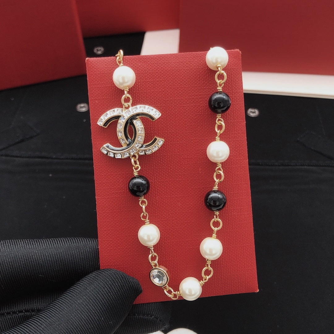 Pearl Pearl-Detail Pendant Necklace – Pearl Detail – Design 006 main product view