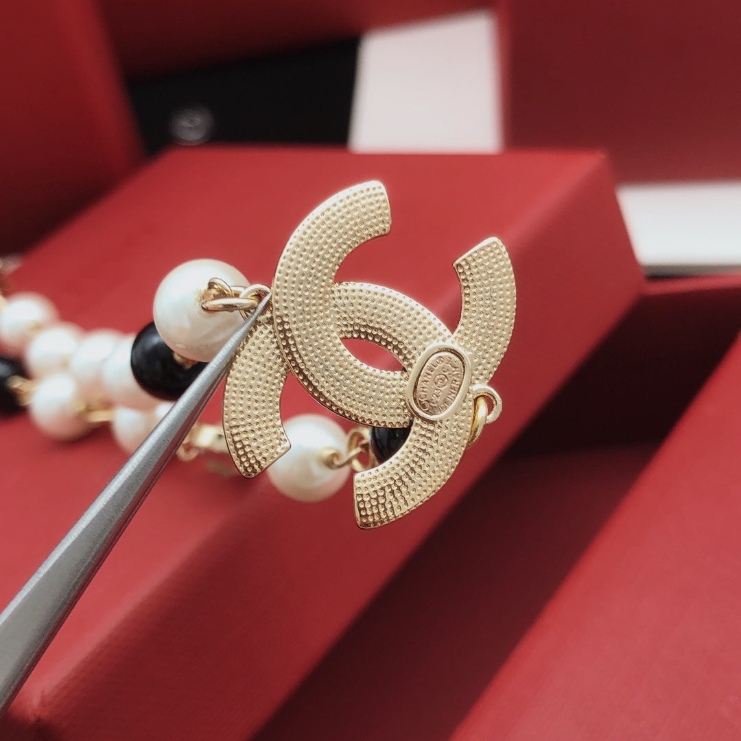Pearl Pearl-Detail Pendant Necklace – Pearl Detail – Design 016 front product view