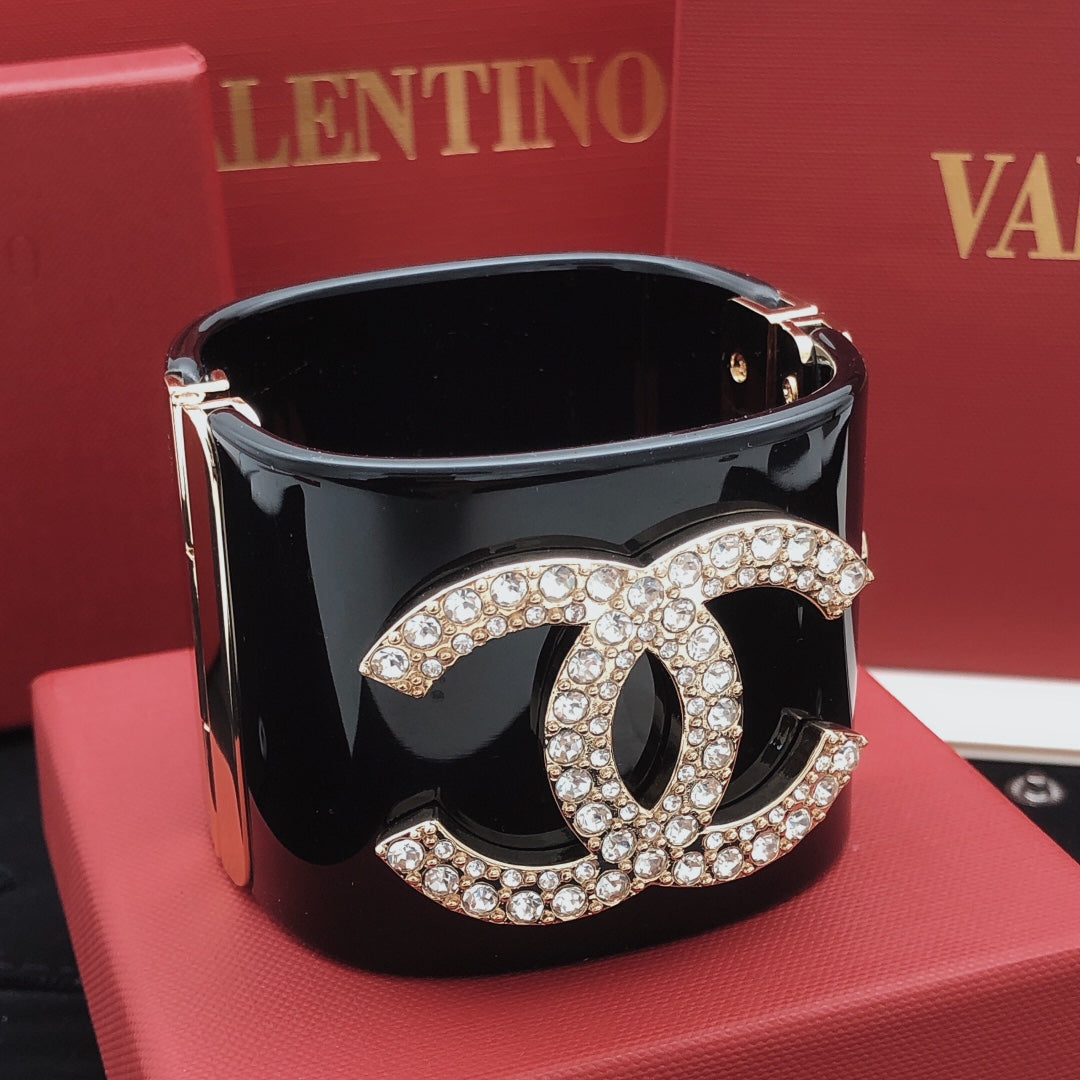 Signature Emblem Bangle in Gold-Tone – Black Detail – Design 004 side detail