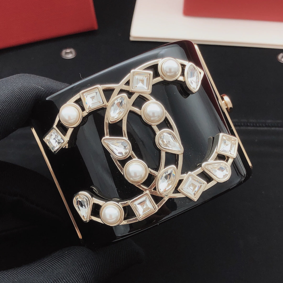 Signature Emblem Bangle in Gold-Tone – Black Detail – Design 002 detail view