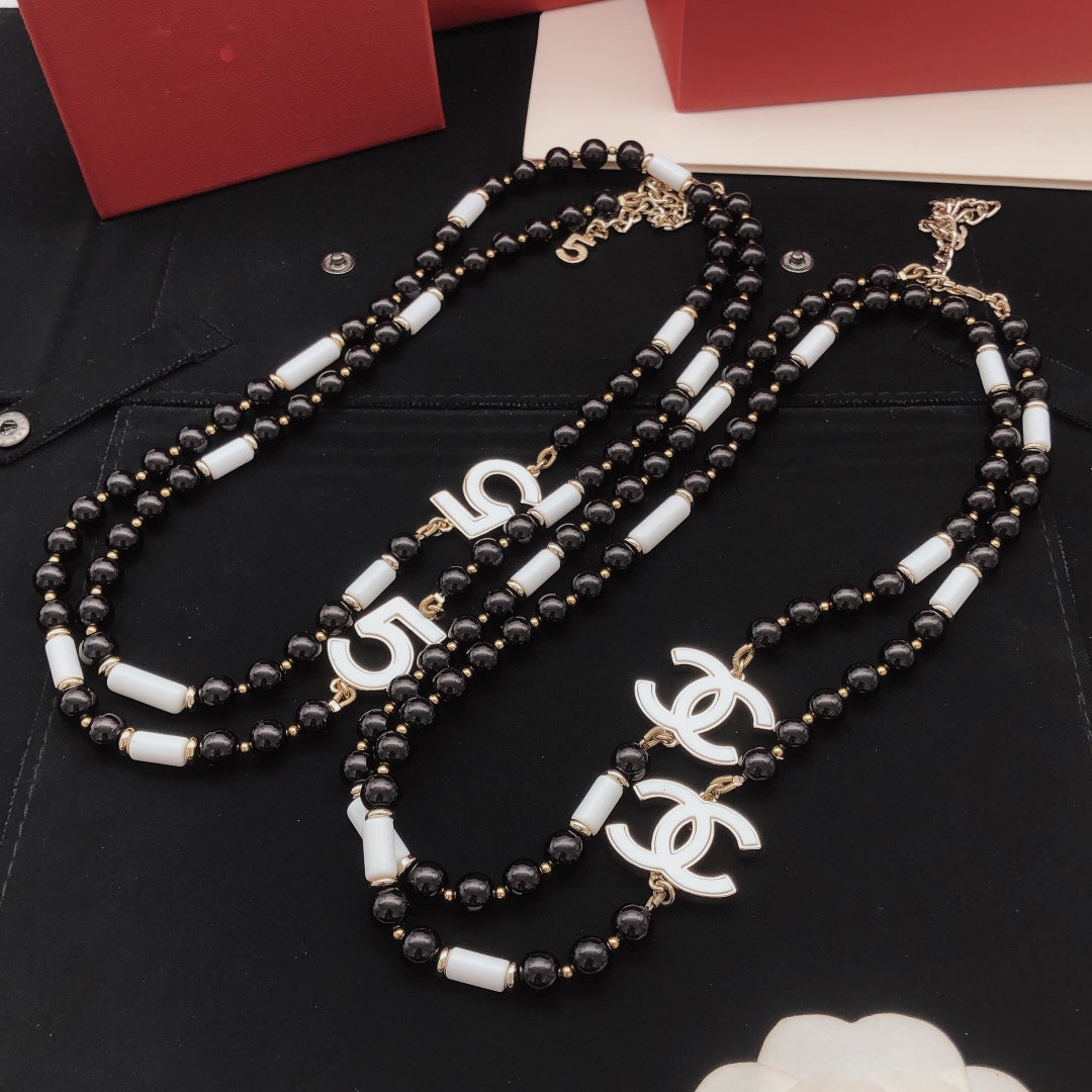 Pearl Pearl-Detail Pendant Necklace – Pearl Detail – Design 061 side detail