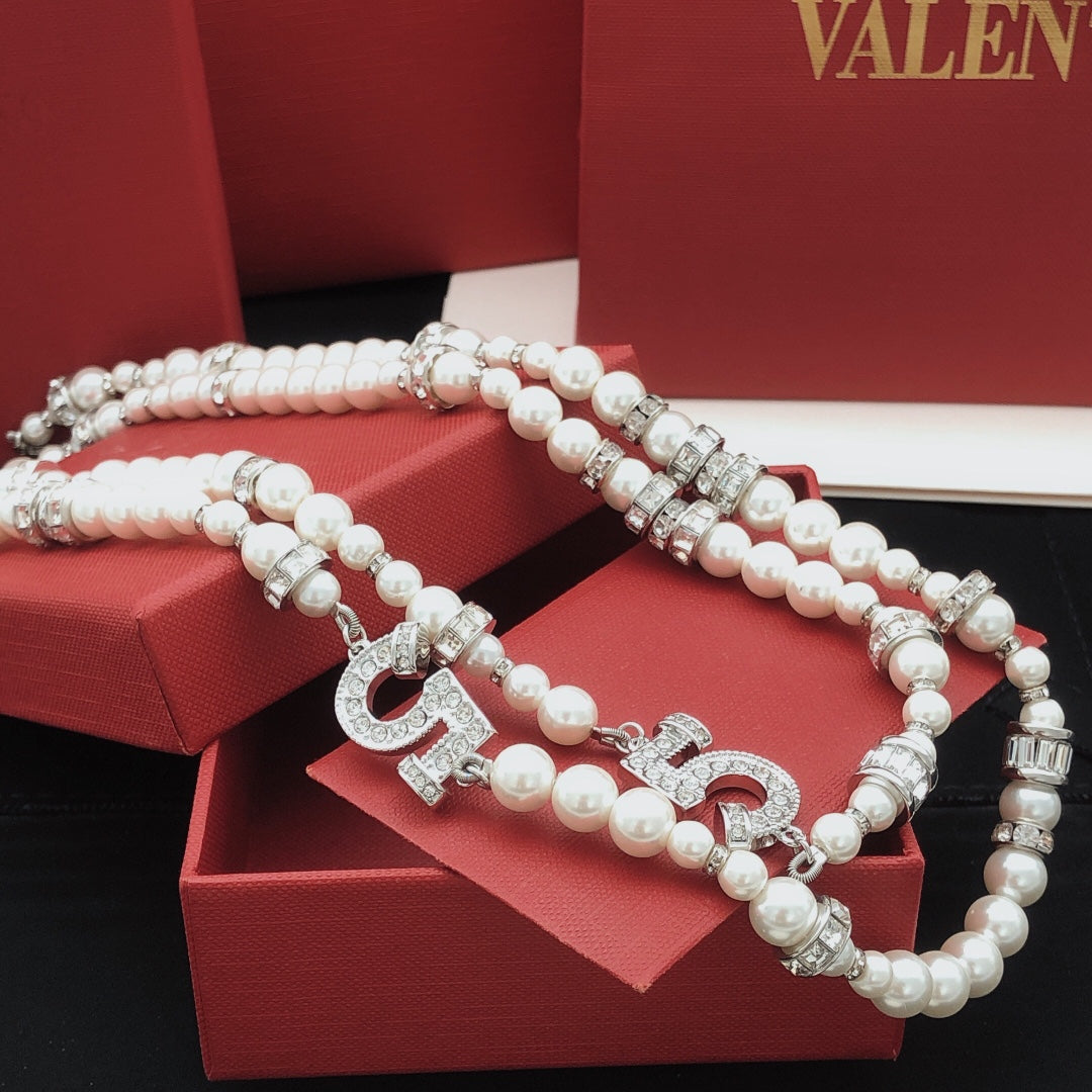 Pearl Pearl-Detail Pendant Necklace – Pearl Detail – Design 015 main product view