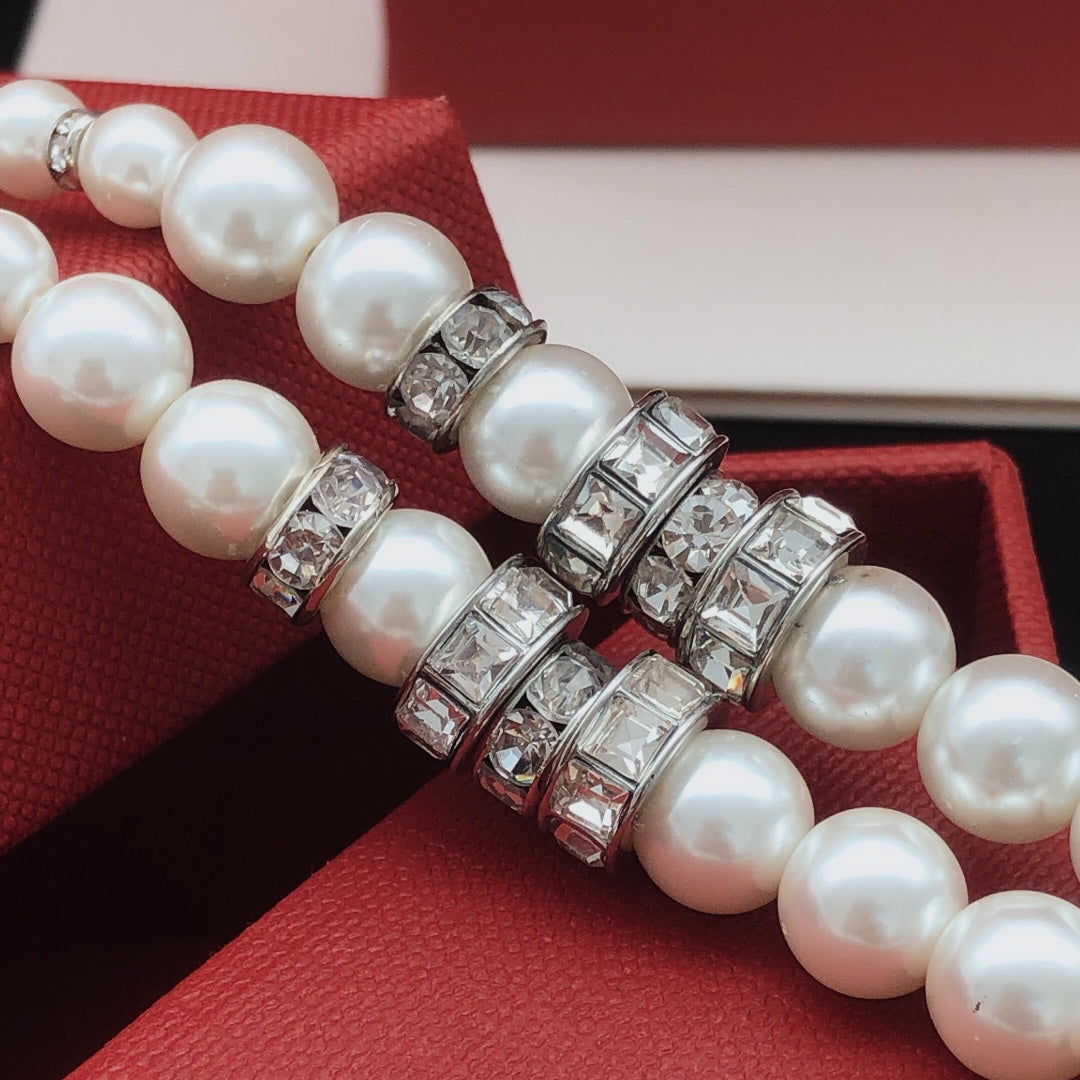 Pearl Pearl-Detail Pendant Necklace – Pearl Detail – Design 015 detail view