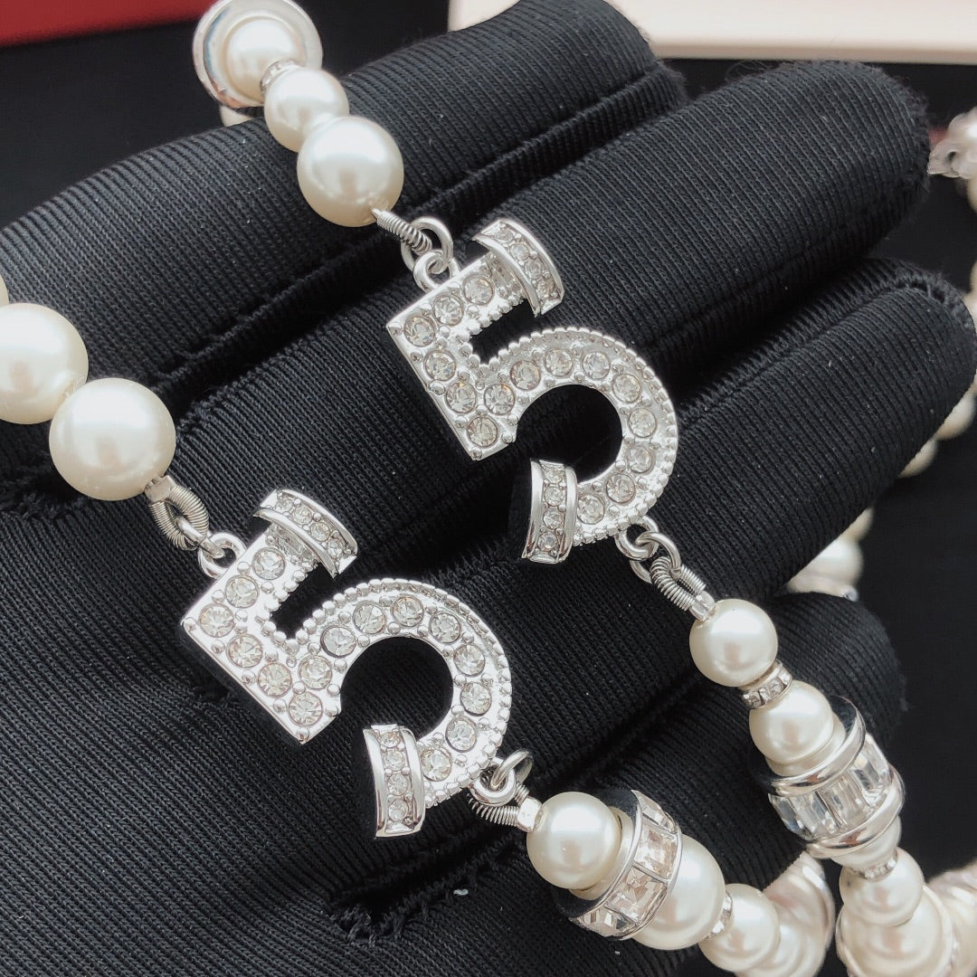 Pearl Pearl-Detail Pendant Necklace – Pearl Detail – Design 015 styled product view