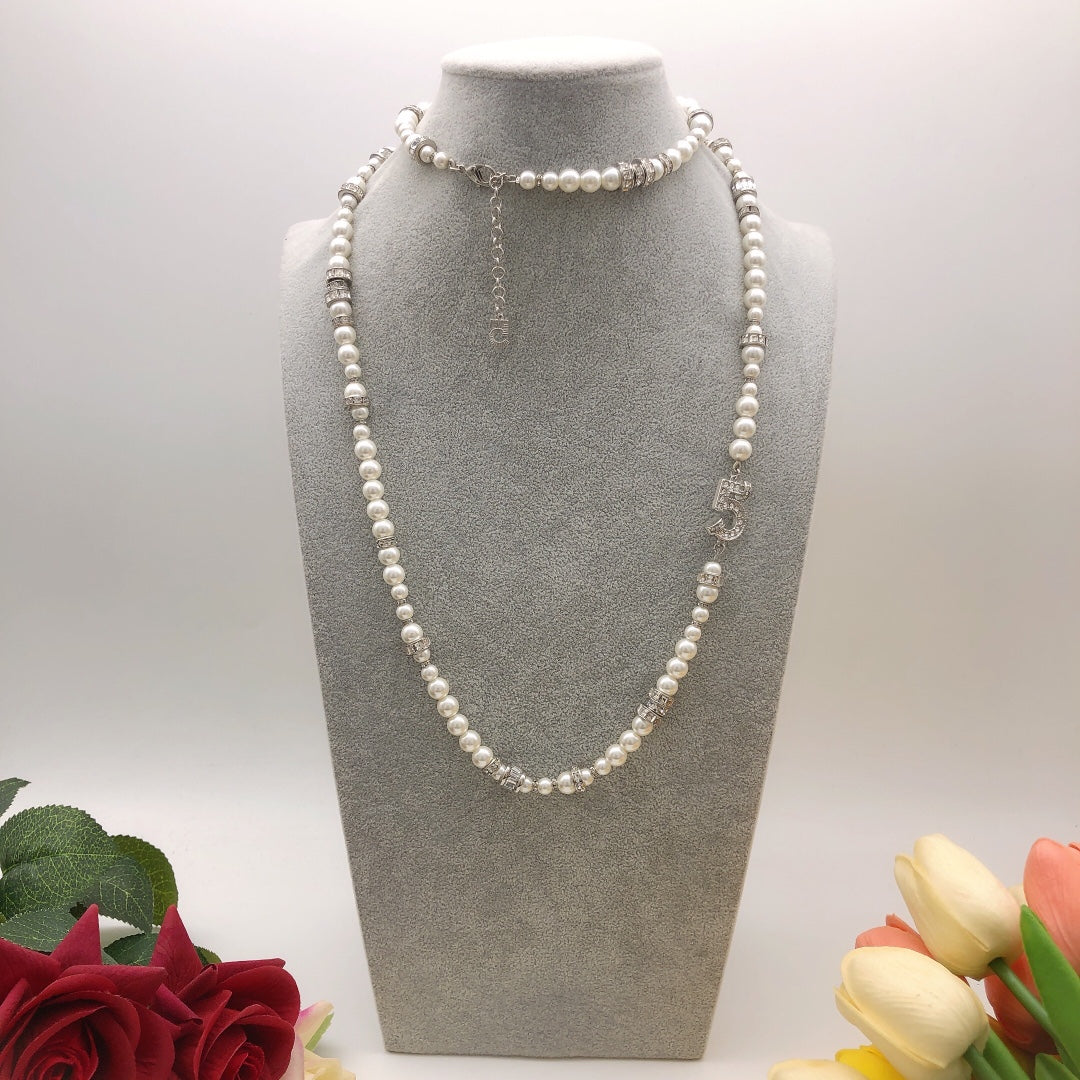 Pearl Pearl-Detail Pendant Necklace – Pearl Detail – Design 015 side detail