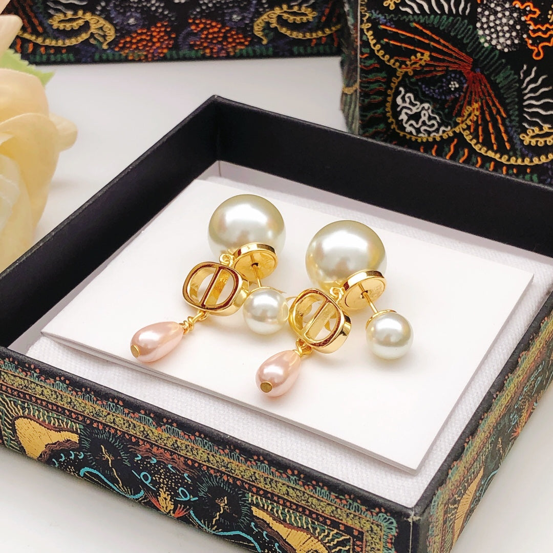 Pearl-Style Motif Stud Earrings in Polished Metal-Tone with Pearl-Style Detail – Design 018 main product view