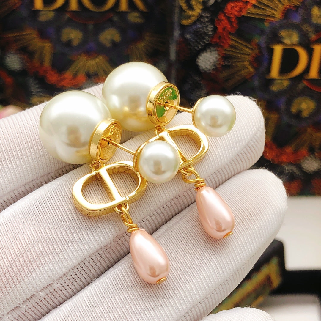 Pearl-Style Motif Stud Earrings in Polished Metal-Tone with Pearl-Style Detail – Design 018 side detail