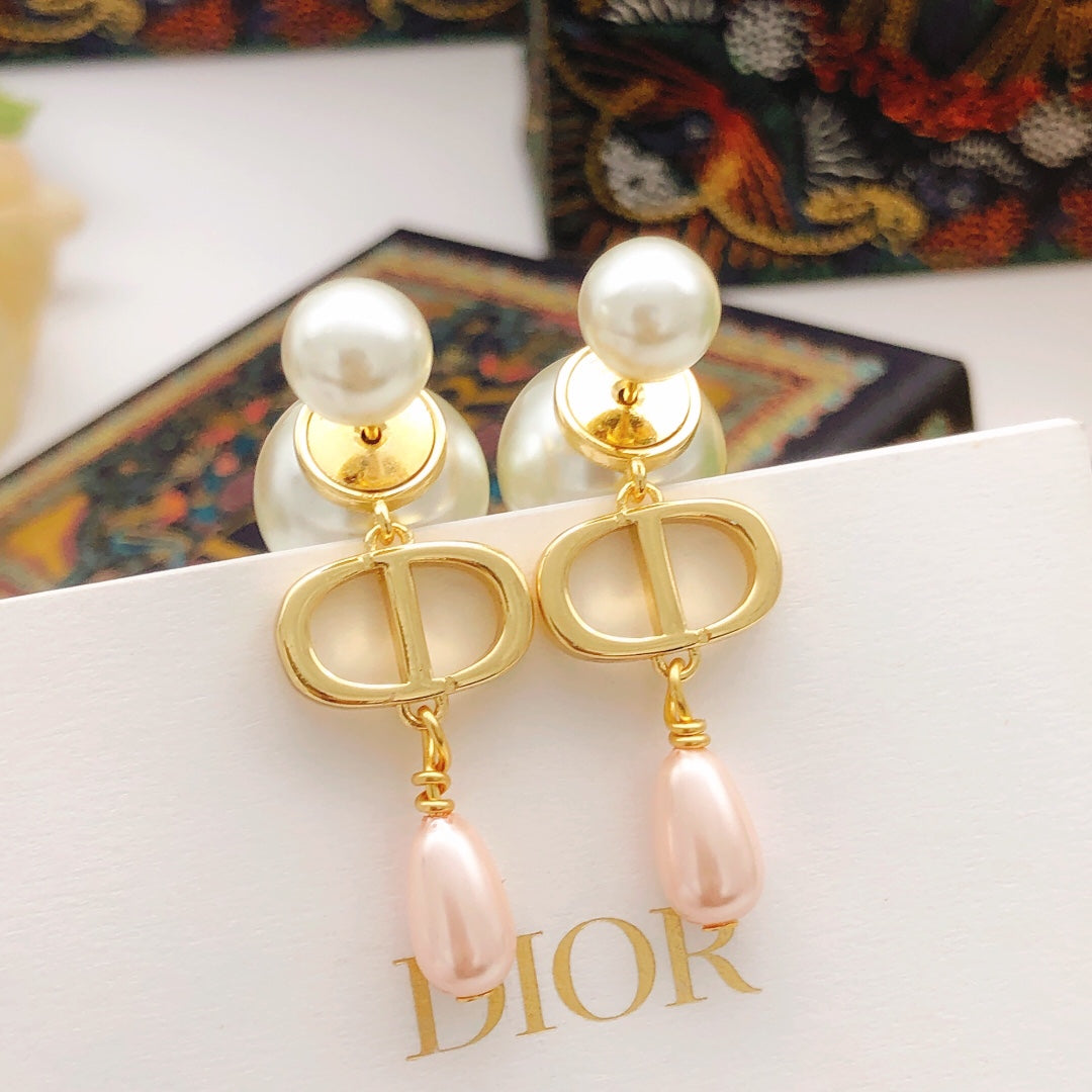 Pearl-Style Motif Stud Earrings in Polished Metal-Tone with Pearl-Style Detail – Design 018 main product view